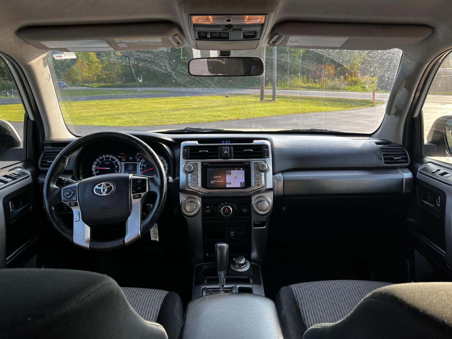 2017 White /Black Toyota 4Runner SR5 4WD (JTEBU5JR8H5) with an 4.0L V6 DOHC 24V engine, 5-Speed Automatic transmission, located at 11115 Chardon Rd. , Chardon, OH, 44024, (440) 214-9705, 41.580246, -81.241943 - Photo#31