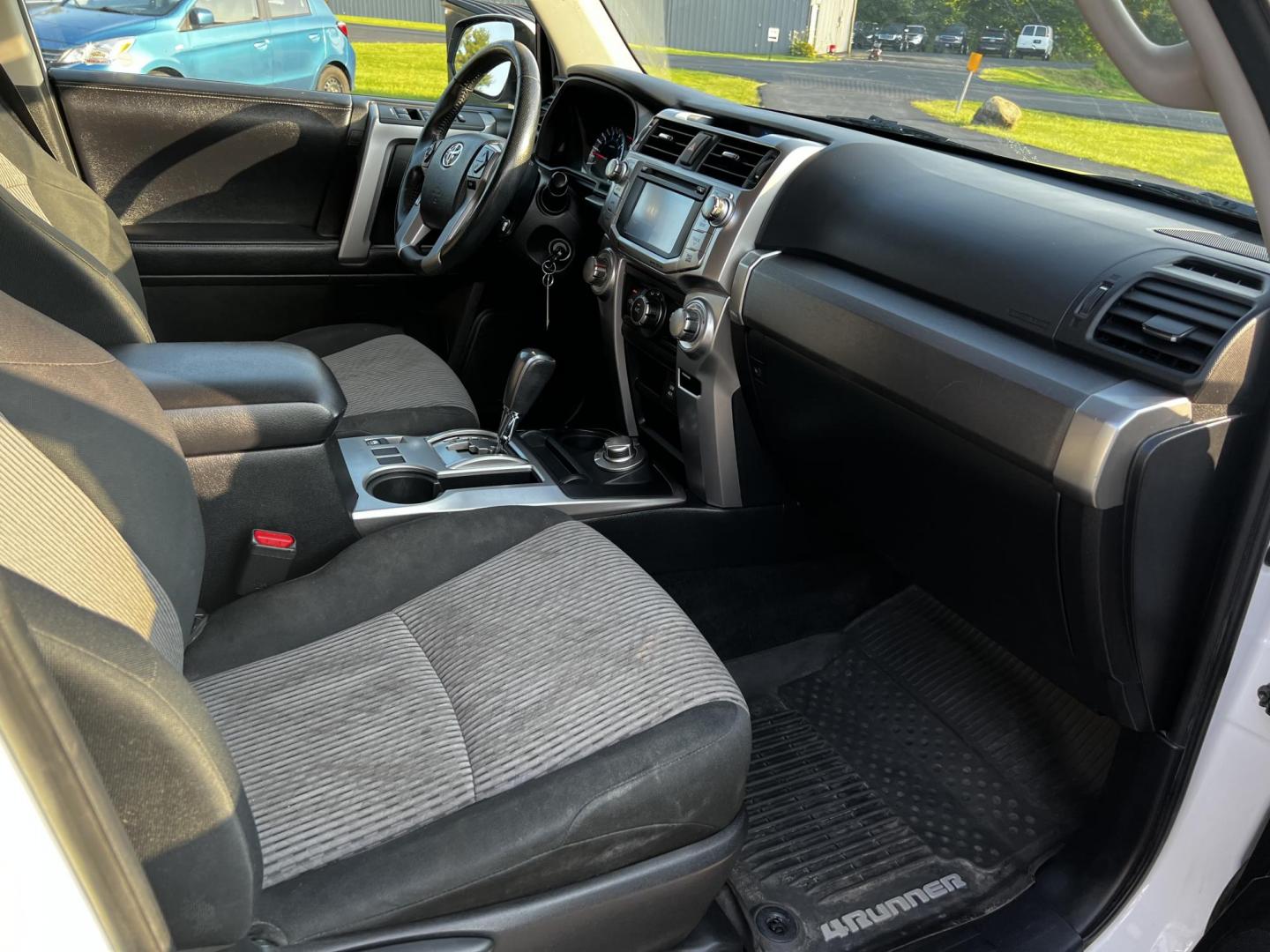 2017 White /Black Toyota 4Runner SR5 4WD (JTEBU5JR8H5) with an 4.0L V6 DOHC 24V engine, 5-Speed Automatic transmission, located at 11115 Chardon Rd. , Chardon, OH, 44024, (440) 214-9705, 41.580246, -81.241943 - Photo#37