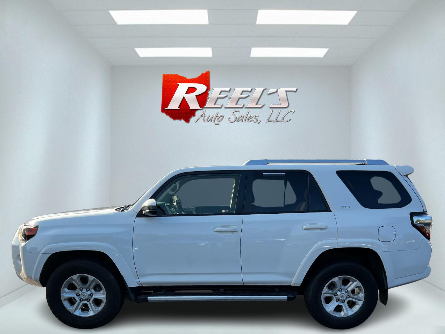 2017 White /Black Toyota 4Runner SR5 4WD (JTEBU5JR8H5) with an 4.0L V6 DOHC 24V engine, 5-Speed Automatic transmission, located at 11115 Chardon Rd. , Chardon, OH, 44024, (440) 214-9705, 41.580246, -81.241943 - Photo#9