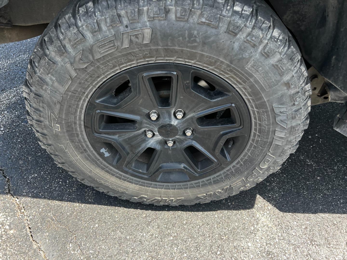 2015 Black /Black Jeep Wrangler Unlimited Willys 4WD (1C4BJWDG9FL) with an 3.6L V6 DOHC 24V engine, 6 Speed Manual transmission, located at 547 E. Main St., Orwell, OH, 44076, (440) 437-5893, 41.535435, -80.847855 - This 2015 Jeep Wrangler Unlimited Willy Wheeler Edition is a capable and well-equipped off-road vehicle. It features a 3.6-liter Pentastar V6 engine paired with a 6-speed manual transmission, offering a traditional driving experience favored by many off-road enthusiasts. The vehicle comes with sever - Photo#11