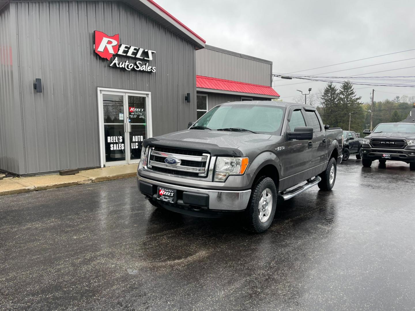 2013 Gray /Gray Ford F-150 XLT SuperCrew 6.5-ft. Bed 4WD (1FTFW1EF2DF) with an 5.0L V8 engine, 6-Speed Automatic transmission, located at 547 E. Main St., Orwell, OH, 44076, (440) 437-5893, 41.535435, -80.847855 - Photo#0