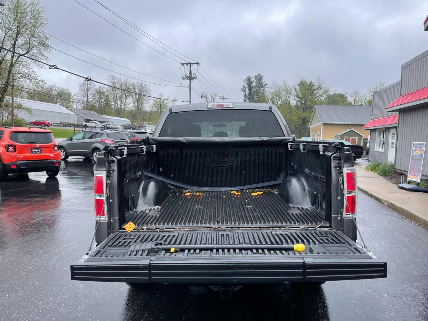 2013 Gray /Gray Ford F-150 XLT SuperCrew 6.5-ft. Bed 4WD (1FTFW1EF2DF) with an 5.0L V8 engine, 6-Speed Automatic transmission, located at 547 E. Main St., Orwell, OH, 44076, (440) 437-5893, 41.535435, -80.847855 - Photo#11