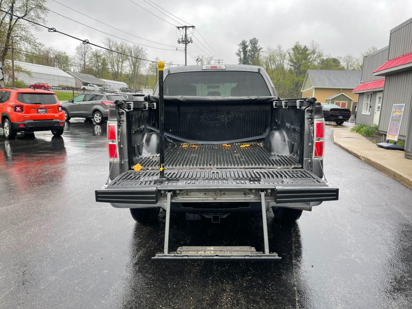 2013 Gray /Gray Ford F-150 XLT SuperCrew 6.5-ft. Bed 4WD (1FTFW1EF2DF) with an 5.0L V8 engine, 6-Speed Automatic transmission, located at 547 E. Main St., Orwell, OH, 44076, (440) 437-5893, 41.535435, -80.847855 - Photo#12