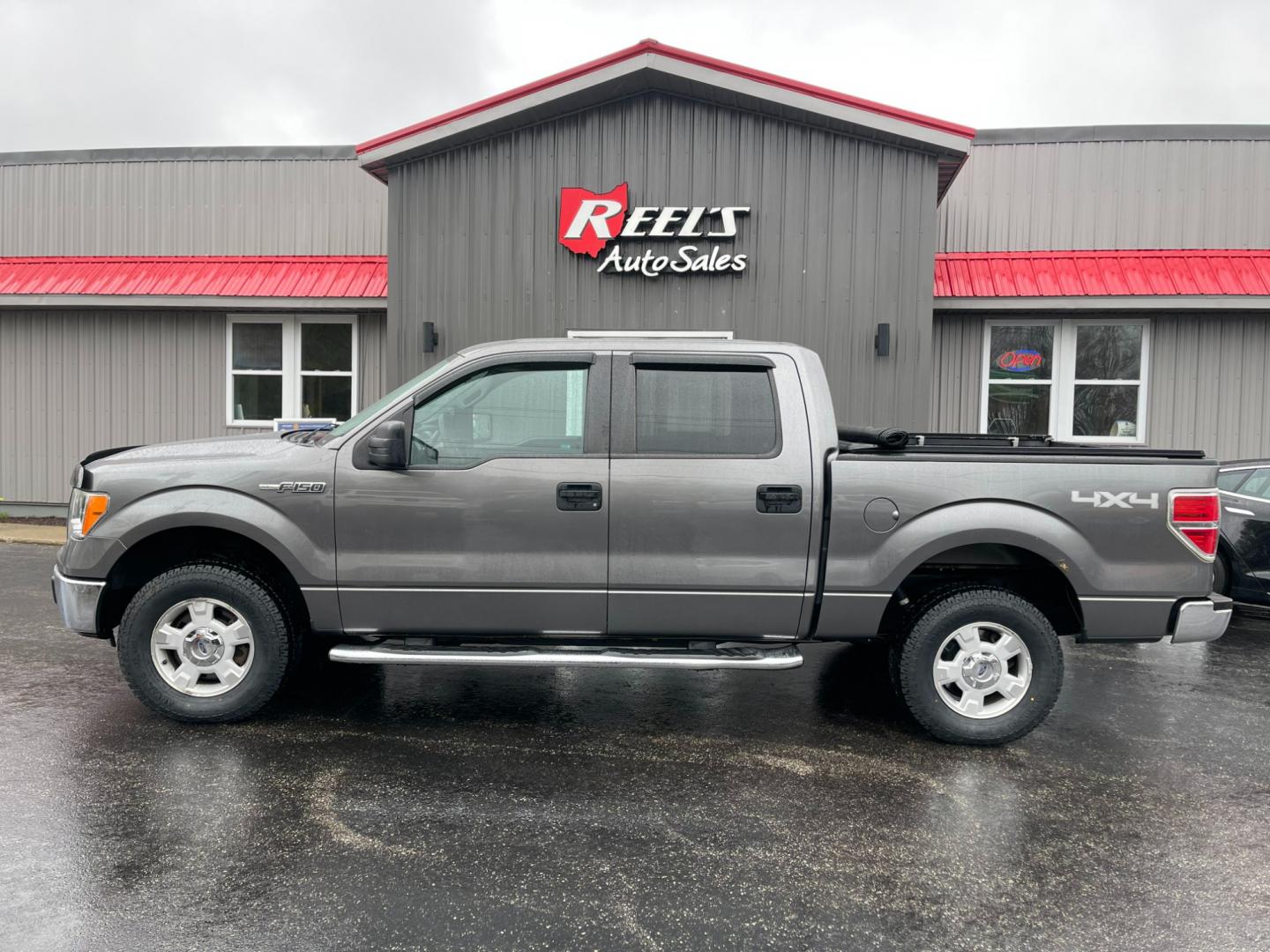 2013 Gray /Gray Ford F-150 XLT SuperCrew 6.5-ft. Bed 4WD (1FTFW1EF2DF) with an 5.0L V8 engine, 6-Speed Automatic transmission, located at 547 E. Main St., Orwell, OH, 44076, (440) 437-5893, 41.535435, -80.847855 - Photo#15