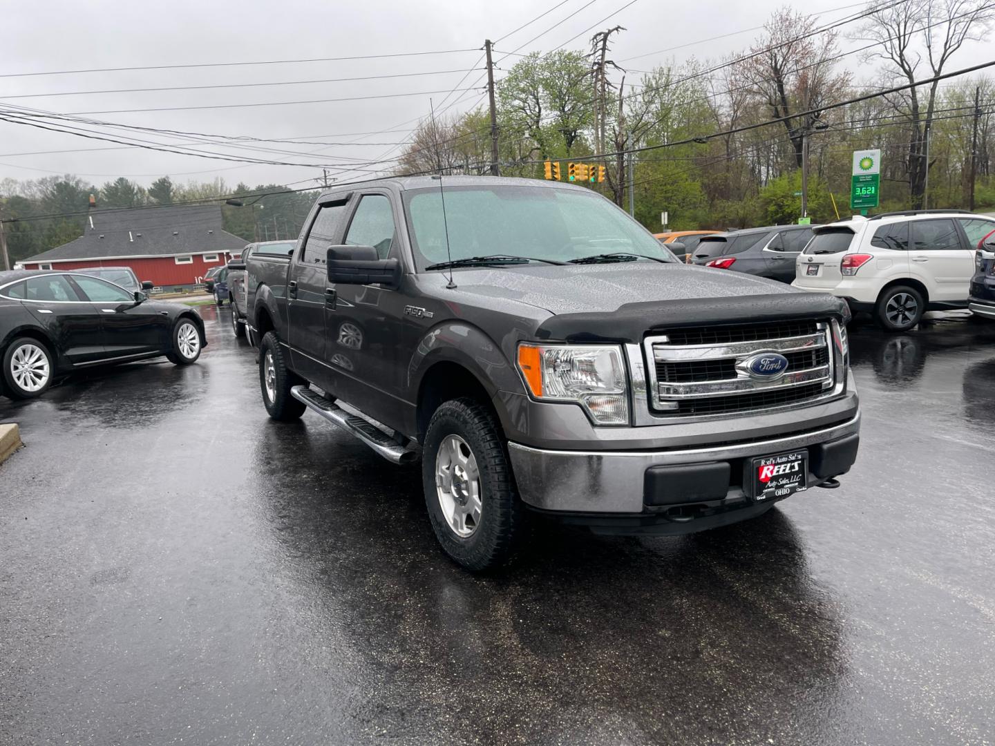 2013 Gray /Gray Ford F-150 XLT SuperCrew 6.5-ft. Bed 4WD (1FTFW1EF2DF) with an 5.0L V8 engine, 6-Speed Automatic transmission, located at 547 E. Main St., Orwell, OH, 44076, (440) 437-5893, 41.535435, -80.847855 - Photo#2