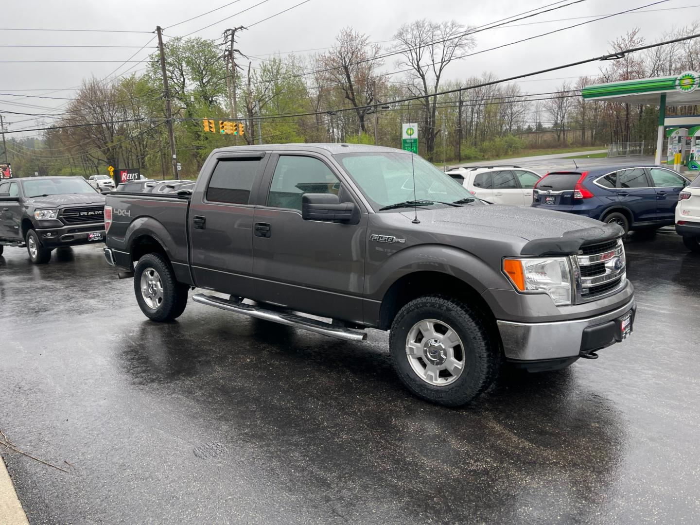 2013 Gray /Gray Ford F-150 XLT SuperCrew 6.5-ft. Bed 4WD (1FTFW1EF2DF) with an 5.0L V8 engine, 6-Speed Automatic transmission, located at 547 E. Main St., Orwell, OH, 44076, (440) 437-5893, 41.535435, -80.847855 - Photo#3