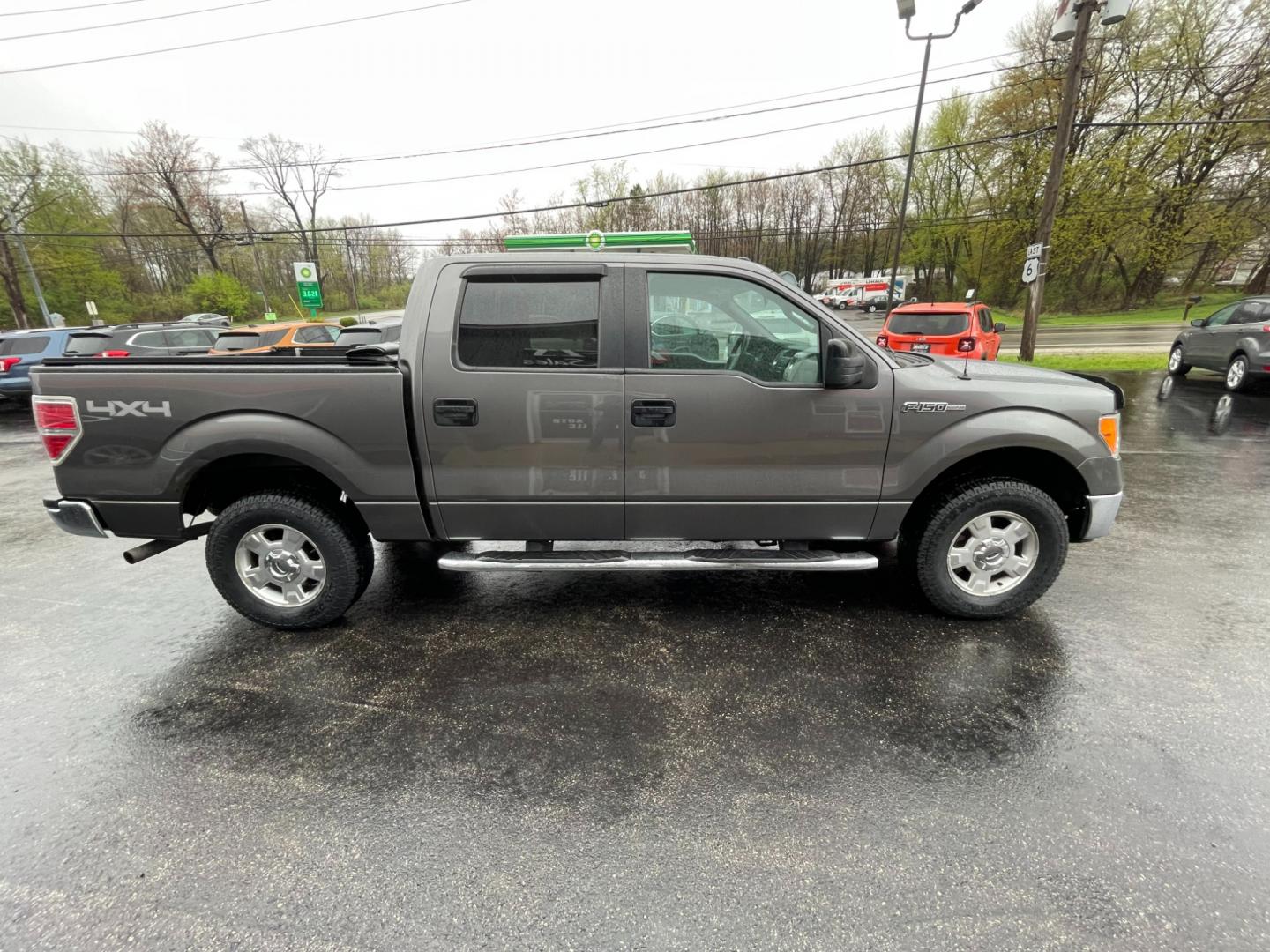 2013 Gray /Gray Ford F-150 XLT SuperCrew 6.5-ft. Bed 4WD (1FTFW1EF2DF) with an 5.0L V8 engine, 6-Speed Automatic transmission, located at 547 E. Main St., Orwell, OH, 44076, (440) 437-5893, 41.535435, -80.847855 - Photo#6