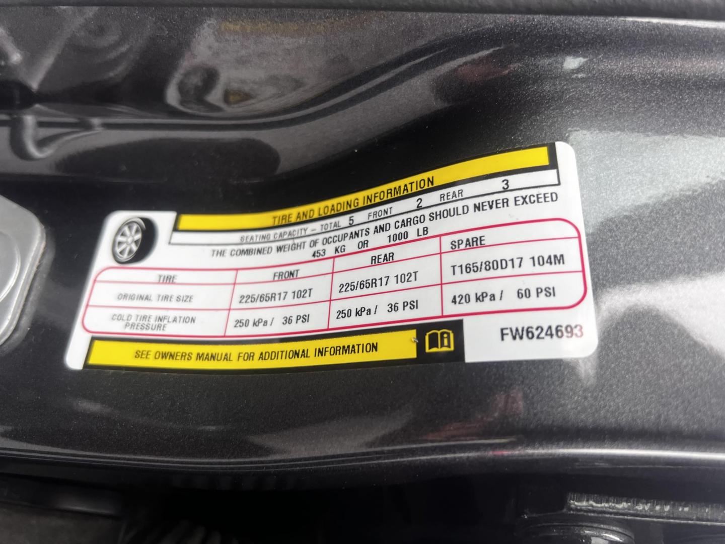 2015 Gray /Black Jeep Cherokee Latitude 4WD (1C4PJMCB0FW) with an 2.4L I4 DOHC 16V engine, 9-Speed Automatic transmission, located at 547 E. Main St., Orwell, OH, 44076, (440) 437-5893, 41.535435, -80.847855 - Photo#18