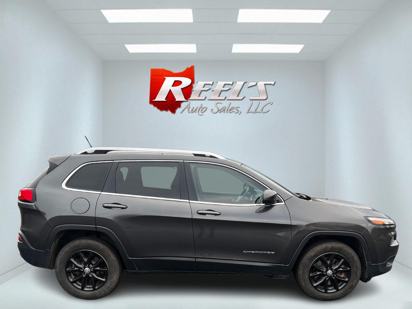 2015 Gray /Black Jeep Cherokee Latitude 4WD (1C4PJMCB0FW) with an 2.4L I4 DOHC 16V engine, 9-Speed Automatic transmission, located at 547 E. Main St., Orwell, OH, 44076, (440) 437-5893, 41.535435, -80.847855 - Photo#4