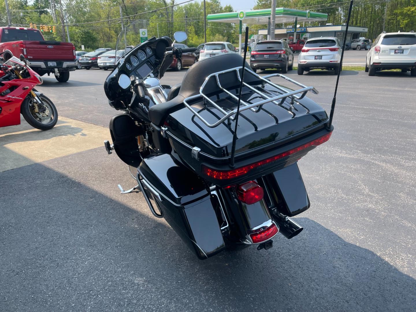 2016 Black /Black Harley-Davidson Unknown - (1HD1KEL1XGB) with an Twin-Cooled High Output Twin Cam 103 engine, 6 Speed Manual transmission, located at 547 E. Main St., Orwell, OH, 44076, (440) 437-5893, 41.535435, -80.847855 - Photo#11