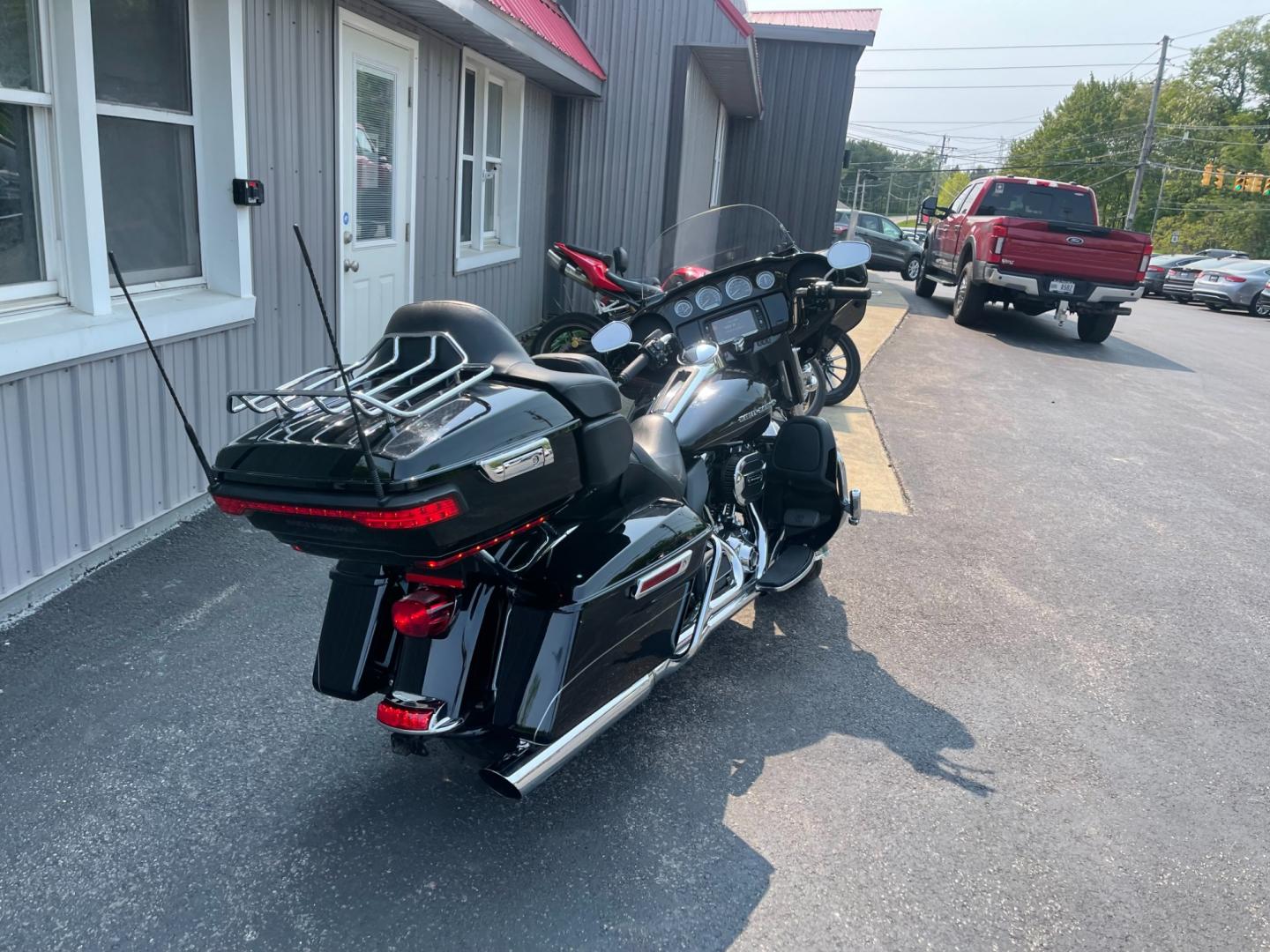 2016 Black /Black Harley-Davidson Unknown - (1HD1KEL1XGB) with an Twin-Cooled High Output Twin Cam 103 engine, 6 Speed Manual transmission, located at 547 E. Main St., Orwell, OH, 44076, (440) 437-5893, 41.535435, -80.847855 - Photo#8