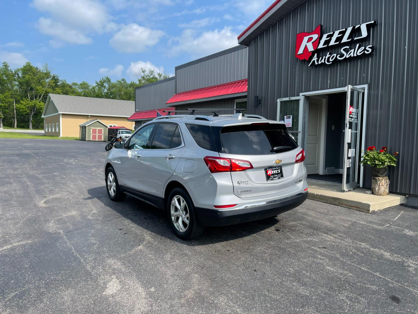 2018 Silver /Black Chevrolet Equinox Premier AWD (2GNAXVEV1J6) with an 1.5L I4 DIR DOHC 16V TURBO engine, 6A transmission, located at 11115 Chardon Rd. , Chardon, OH, 44024, (440) 214-9705, 41.580246, -81.241943 - Photo#10