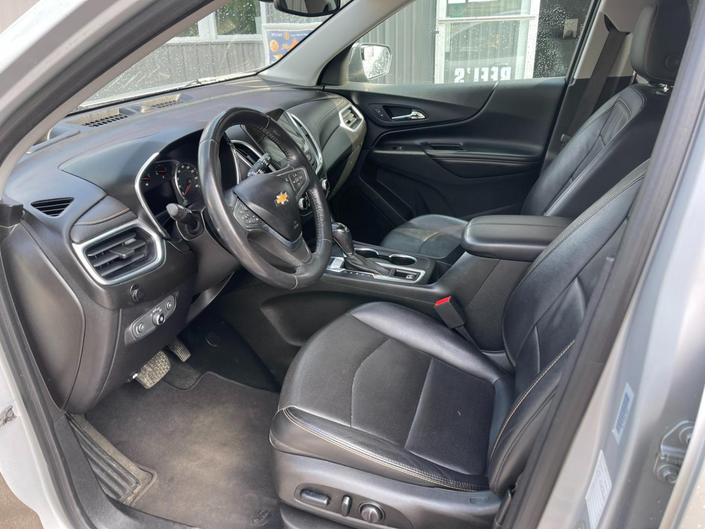 2018 Silver /Black Chevrolet Equinox Premier AWD (2GNAXVEV1J6) with an 1.5L I4 DIR DOHC 16V TURBO engine, 6A transmission, located at 11115 Chardon Rd. , Chardon, OH, 44024, (440) 214-9705, 41.580246, -81.241943 - Photo#16