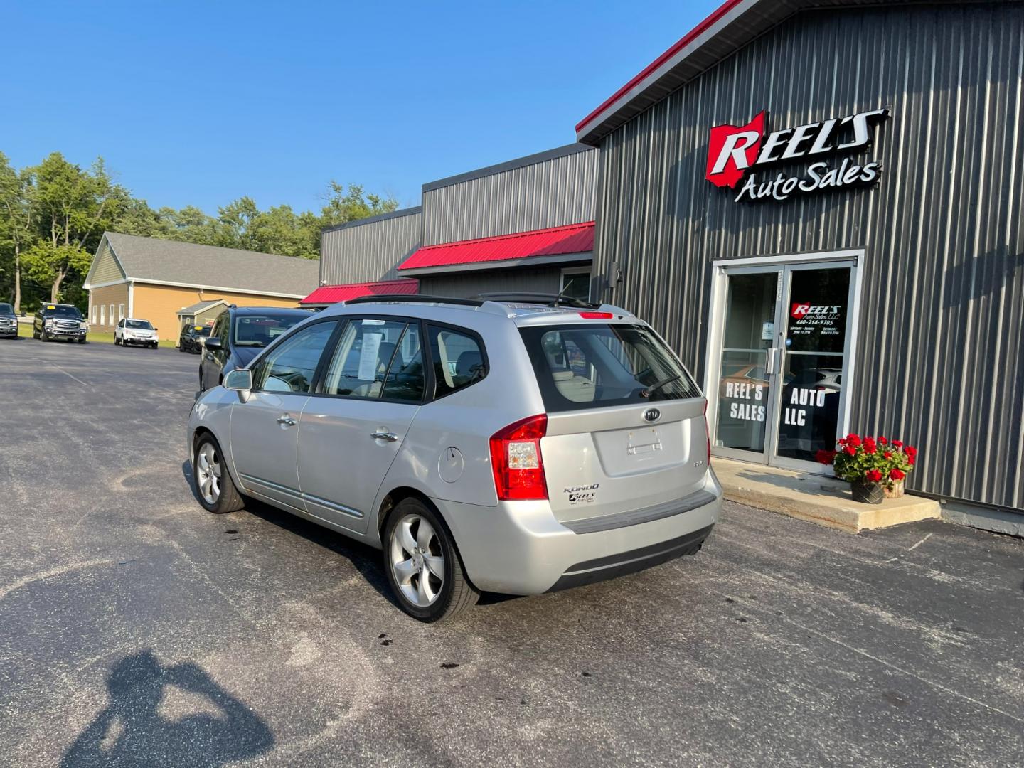 2007 Silver /Black Kia Rondo EX V6 (KNAFG526277) with an 2.7L V6 DOHC 24V engine, 5-Speed Automatic Overdrive transmission, located at 11115 Chardon Rd. , Chardon, OH, 44024, (440) 214-9705, 41.580246, -81.241943 - Photo#10