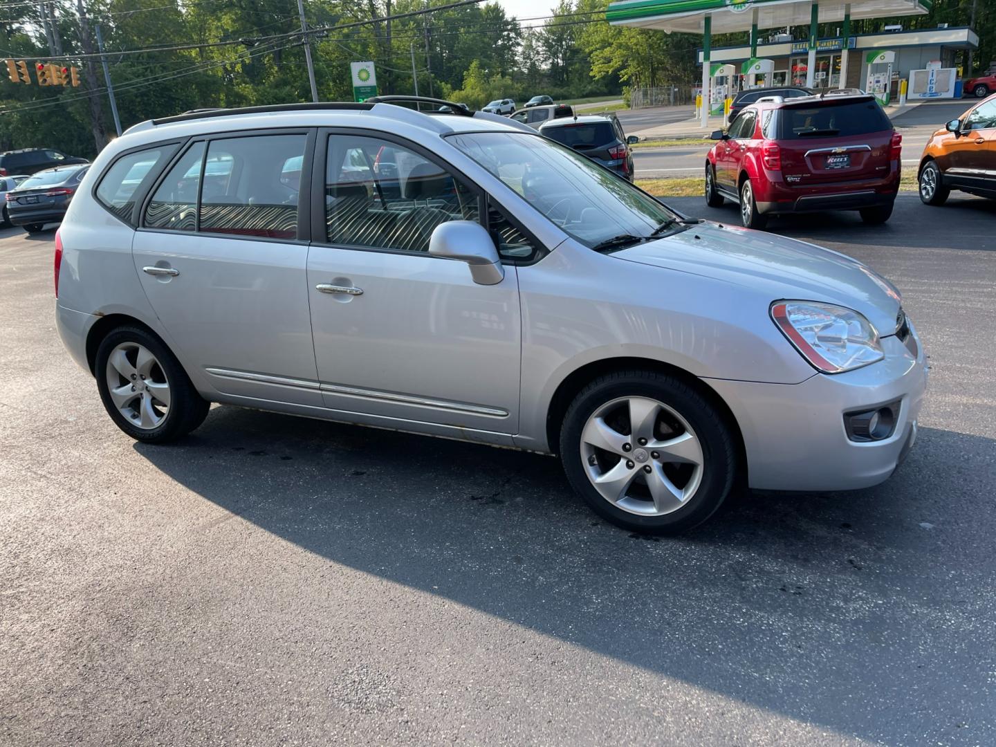 2007 Silver /Black Kia Rondo EX V6 (KNAFG526277) with an 2.7L V6 DOHC 24V engine, 5-Speed Automatic Overdrive transmission, located at 11115 Chardon Rd. , Chardon, OH, 44024, (440) 214-9705, 41.580246, -81.241943 - Photo#3