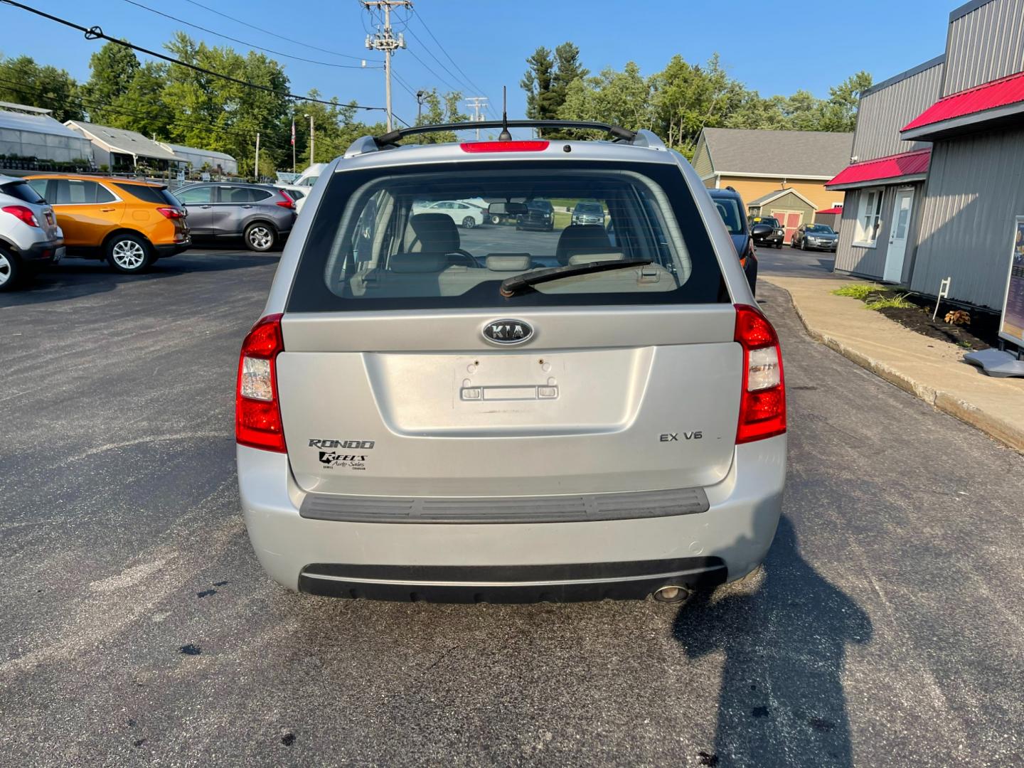 2007 Silver /Black Kia Rondo EX V6 (KNAFG526277) with an 2.7L V6 DOHC 24V engine, 5-Speed Automatic Overdrive transmission, located at 11115 Chardon Rd. , Chardon, OH, 44024, (440) 214-9705, 41.580246, -81.241943 - Photo#8