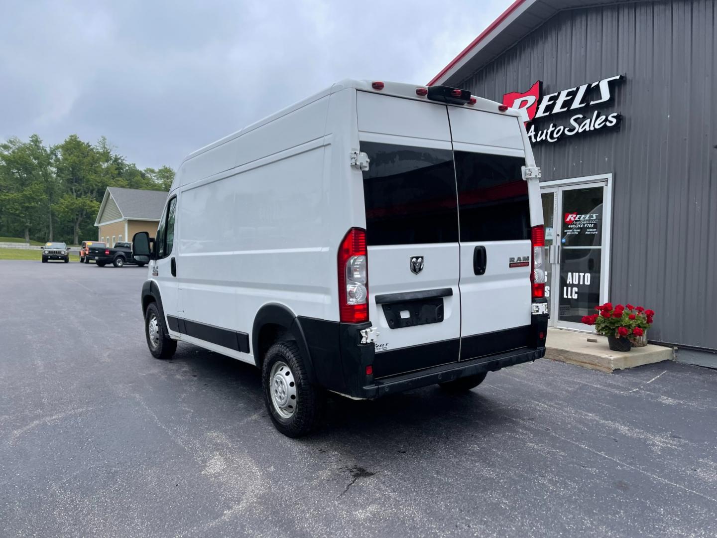 2020 White /Black RAM Promaster 1500 High Roof Tradesman 136-in. WB (3C6TRVBG8LE) with an 3.6L V6 engine, 6A transmission, located at 11115 Chardon Rd. , Chardon, OH, 44024, (440) 214-9705, 41.580246, -81.241943 - Photo#10