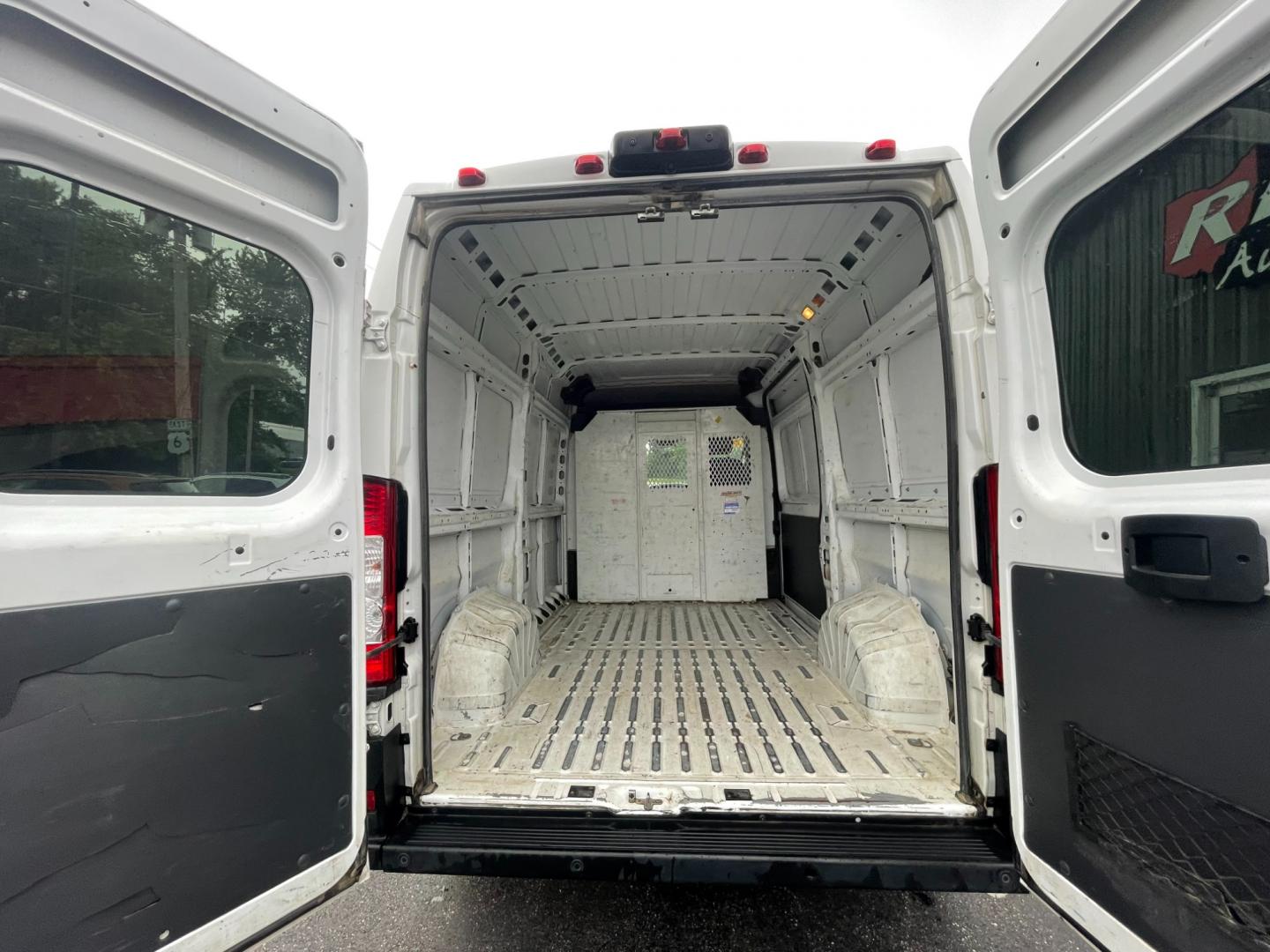 2020 White /Black RAM Promaster 1500 High Roof Tradesman 136-in. WB (3C6TRVBG8LE) with an 3.6L V6 engine, 6A transmission, located at 11115 Chardon Rd. , Chardon, OH, 44024, (440) 214-9705, 41.580246, -81.241943 - Photo#30