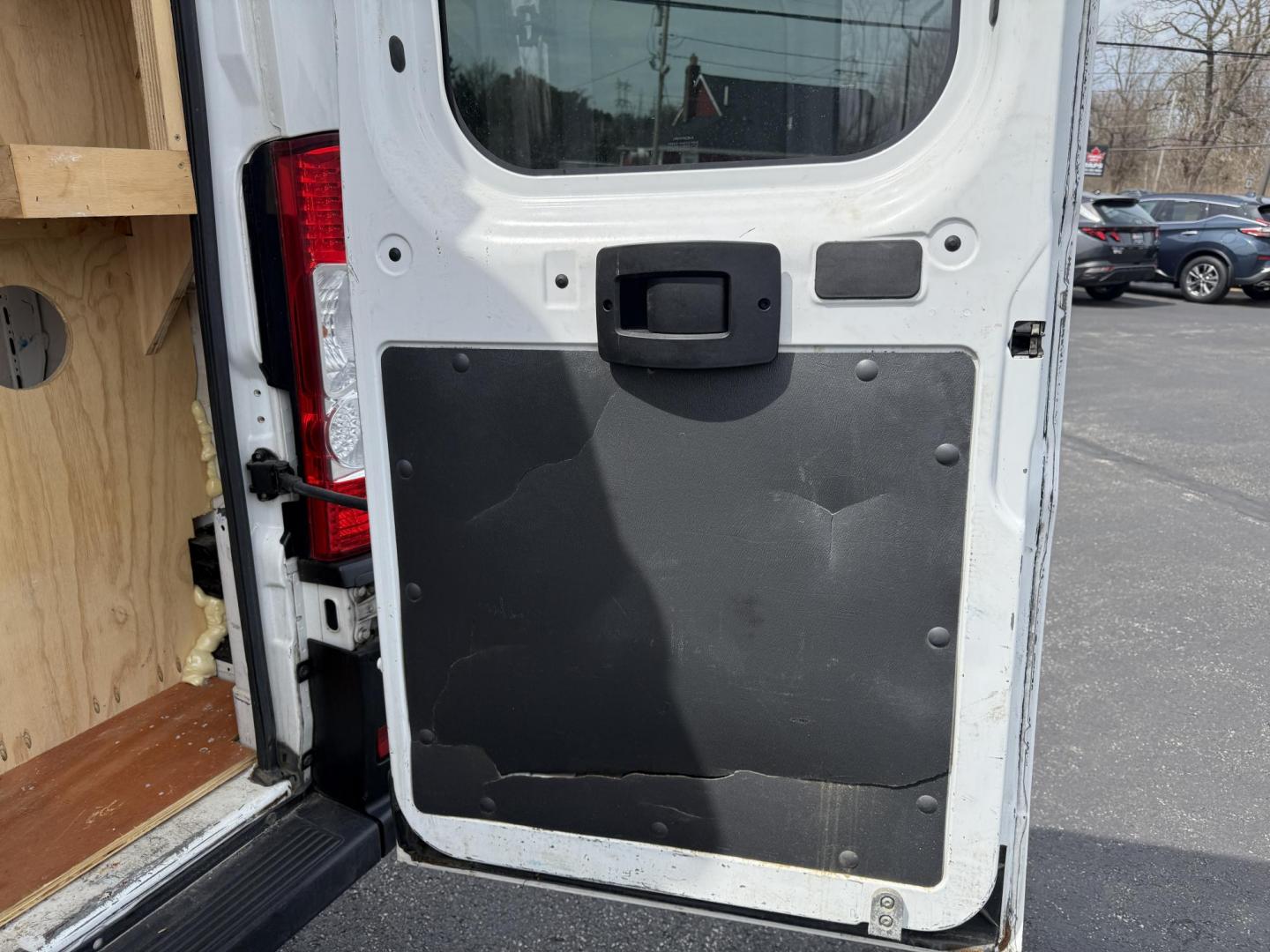 2019 White /Black RAM Promaster 1500 High Roof Tradesman 136-in. WB (3C6TRVBG5KE) with an 3.6L V6 DOHC 24V engine, 6A transmission, located at 547 E. Main St., Orwell, OH, 44076, (440) 437-5893, 41.535435, -80.847855 - This 2019 Ram 1500 ProMaster with a high roof configuration is a versatile and capable option for those in need of a spacious and reliable cargo van. It is powered by the renowned 3.6-liter Pentastar V6 engine, paired with a 6-speed automatic transmission, offering solid performance and durability f - Photo#23