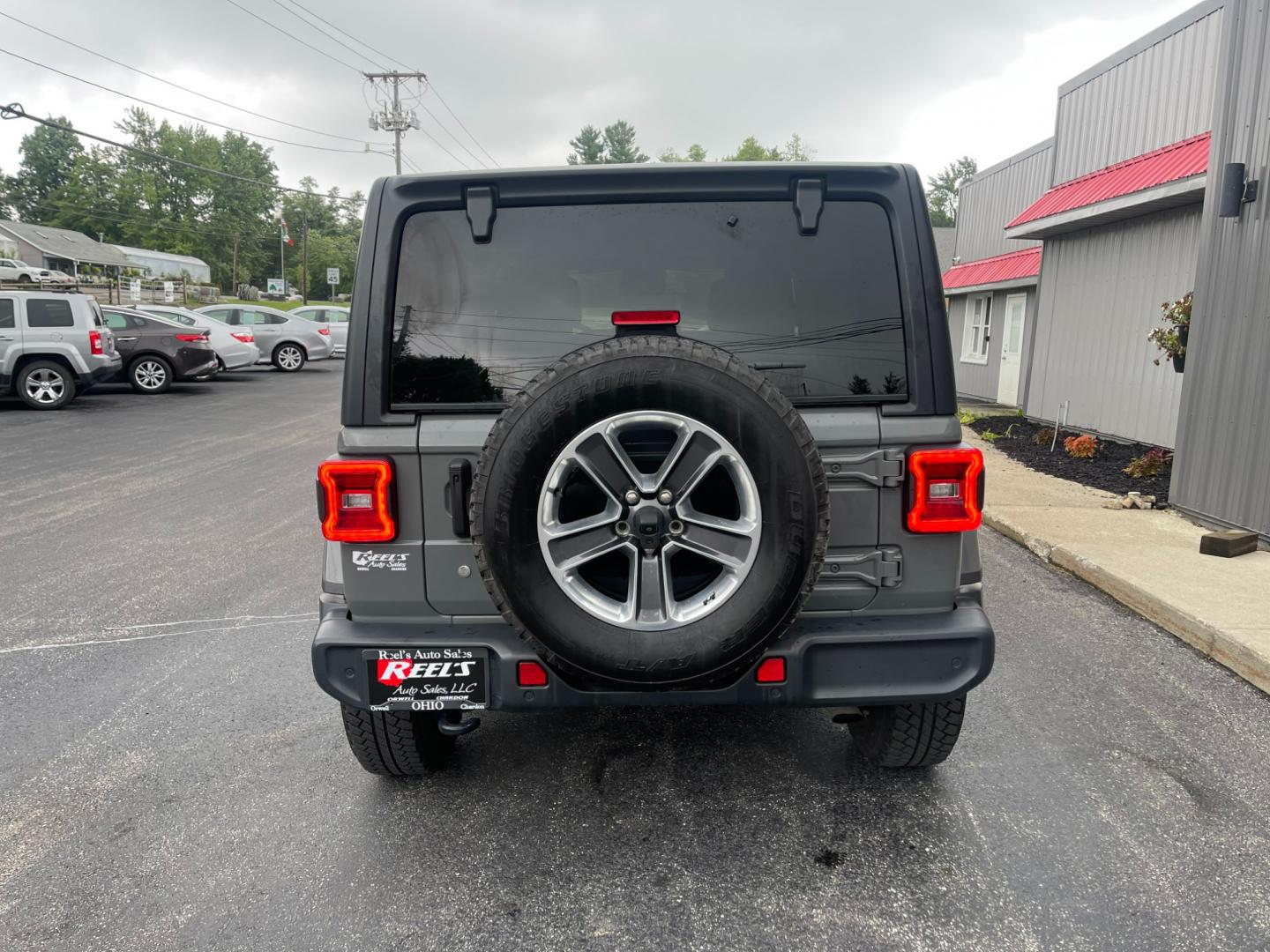 2019 Gray /Black Jeep Wrangler Unlimited Sahara (1C4HJXEG1KW) with an 3.6L V6 DOHC 24V engine, 8A transmission, located at 11115 Chardon Rd. , Chardon, OH, 44024, (440) 214-9705, 41.580246, -81.241943 - Photo#9