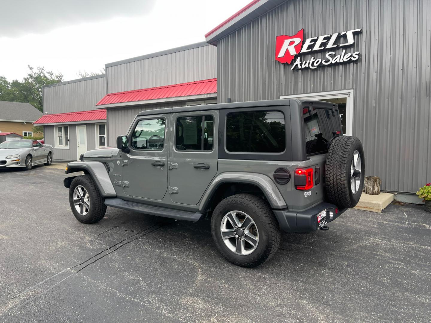 2019 Gray /Black Jeep Wrangler Unlimited Sahara (1C4HJXEG1KW) with an 3.6L V6 DOHC 24V engine, 8A transmission, located at 11115 Chardon Rd. , Chardon, OH, 44024, (440) 214-9705, 41.580246, -81.241943 - Photo#11