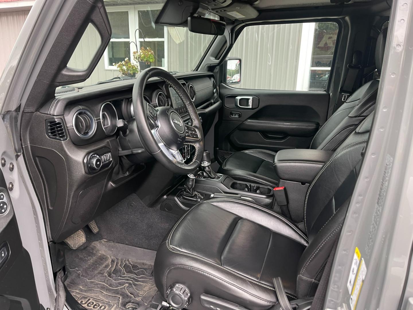 2019 Gray /Black Jeep Wrangler Unlimited Sahara (1C4HJXEG1KW) with an 3.6L V6 DOHC 24V engine, 8A transmission, located at 11115 Chardon Rd. , Chardon, OH, 44024, (440) 214-9705, 41.580246, -81.241943 - Photo#17