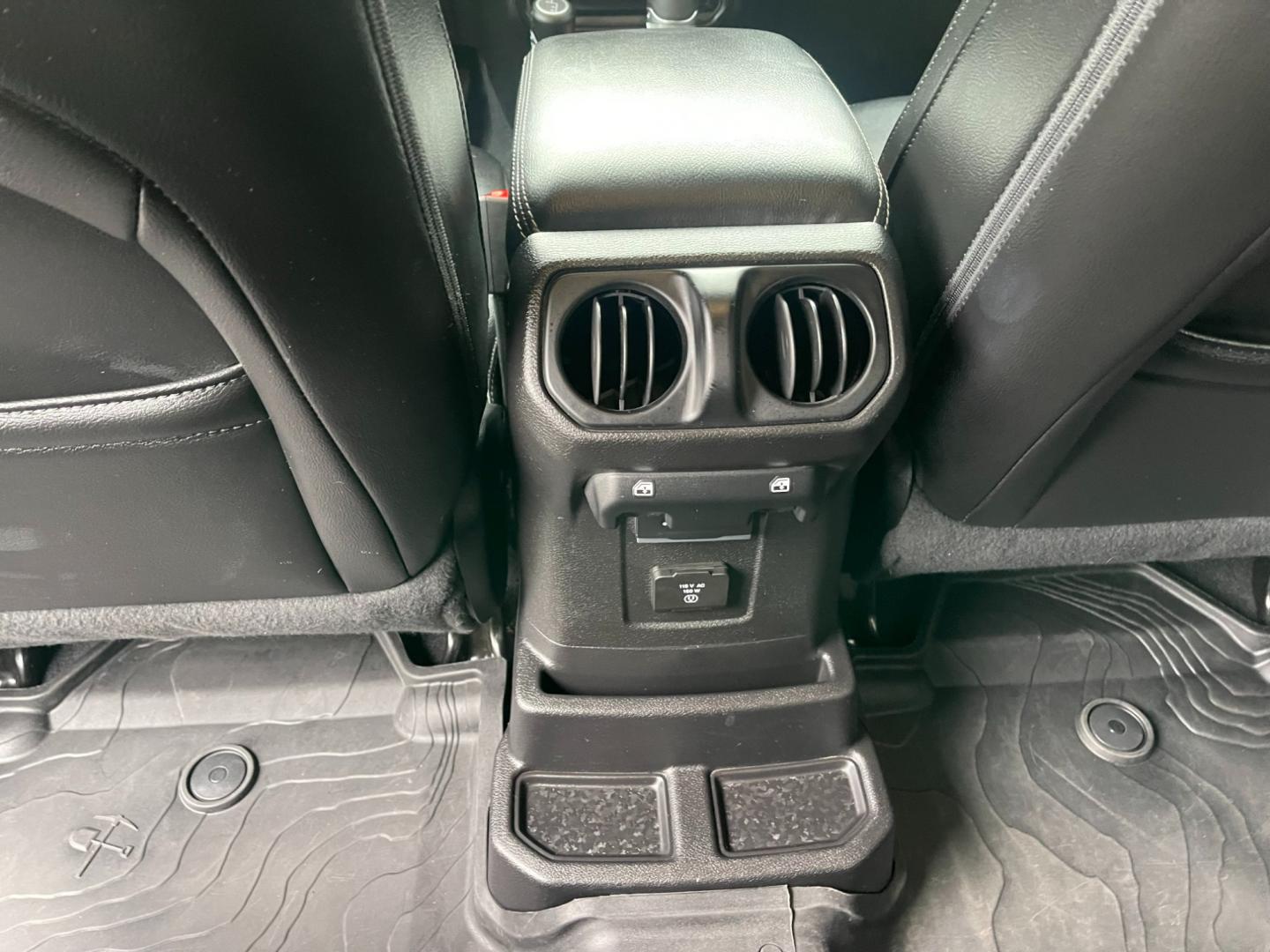 2019 Gray /Black Jeep Wrangler Unlimited Sahara (1C4HJXEG1KW) with an 3.6L V6 DOHC 24V engine, 8A transmission, located at 11115 Chardon Rd. , Chardon, OH, 44024, (440) 214-9705, 41.580246, -81.241943 - Photo#36