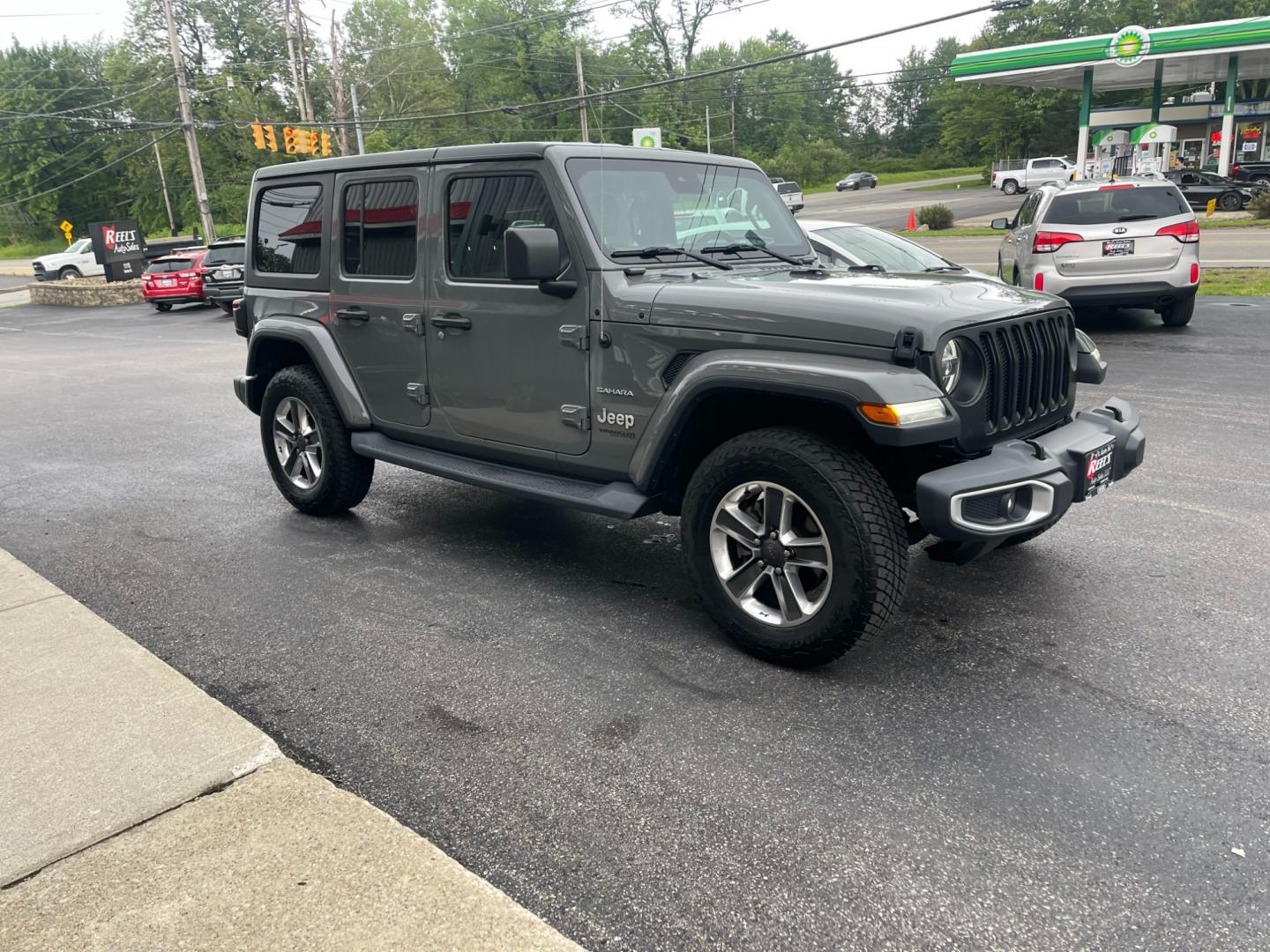 2019 Gray /Black Jeep Wrangler Unlimited Sahara (1C4HJXEG1KW) with an 3.6L V6 DOHC 24V engine, 8A transmission, located at 11115 Chardon Rd. , Chardon, OH, 44024, (440) 214-9705, 41.580246, -81.241943 - Photo#3