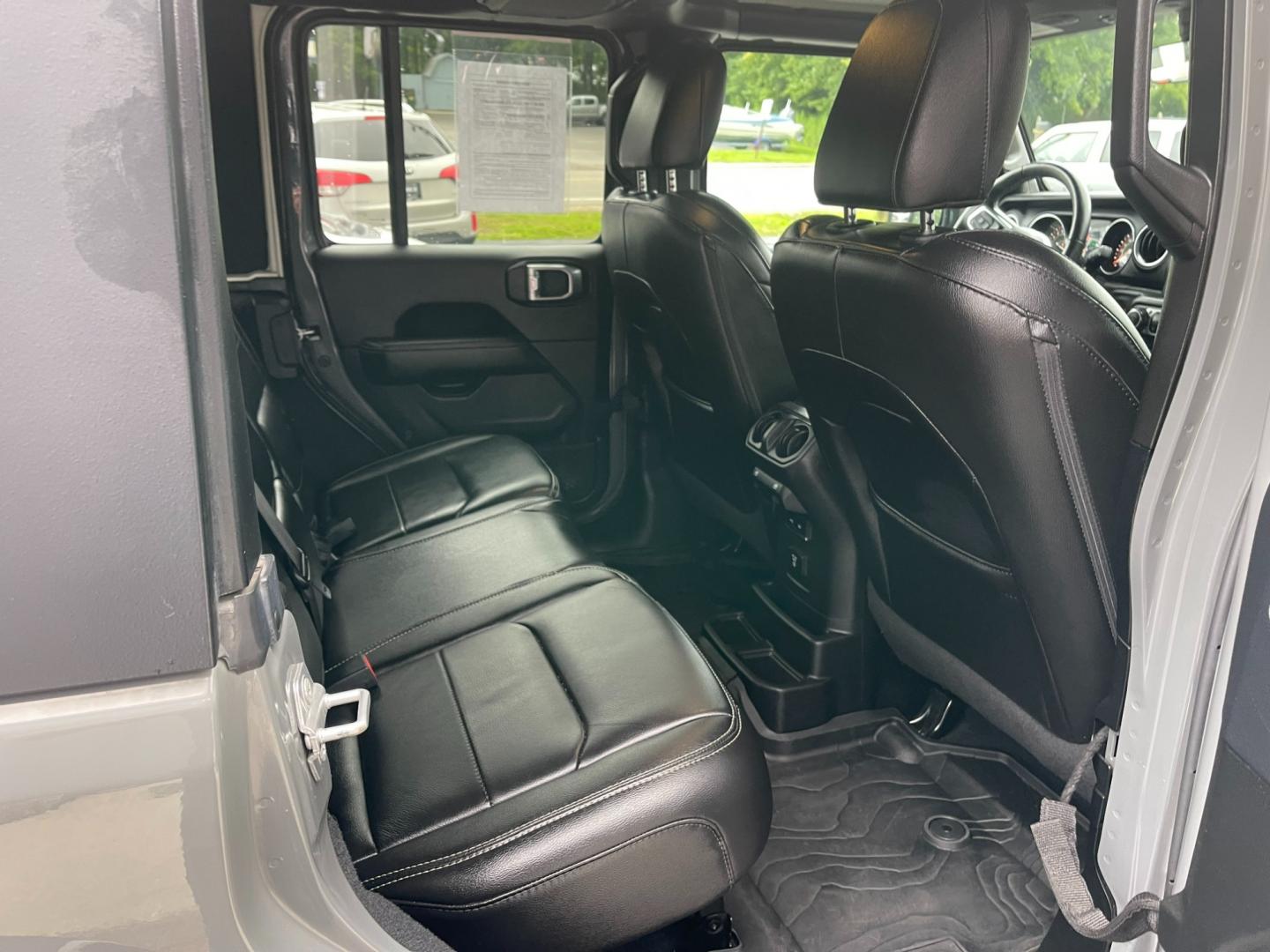 2019 Gray /Black Jeep Wrangler Unlimited Sahara (1C4HJXEG1KW) with an 3.6L V6 DOHC 24V engine, 8A transmission, located at 11115 Chardon Rd. , Chardon, OH, 44024, (440) 214-9705, 41.580246, -81.241943 - Photo#41