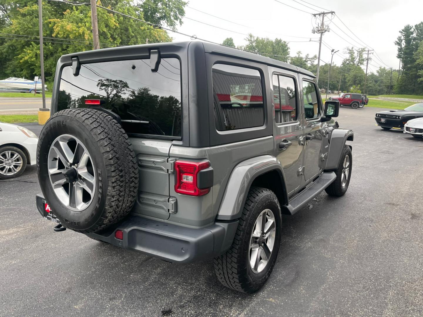 2019 Gray /Black Jeep Wrangler Unlimited Sahara (1C4HJXEG1KW) with an 3.6L V6 DOHC 24V engine, 8A transmission, located at 11115 Chardon Rd. , Chardon, OH, 44024, (440) 214-9705, 41.580246, -81.241943 - Photo#8