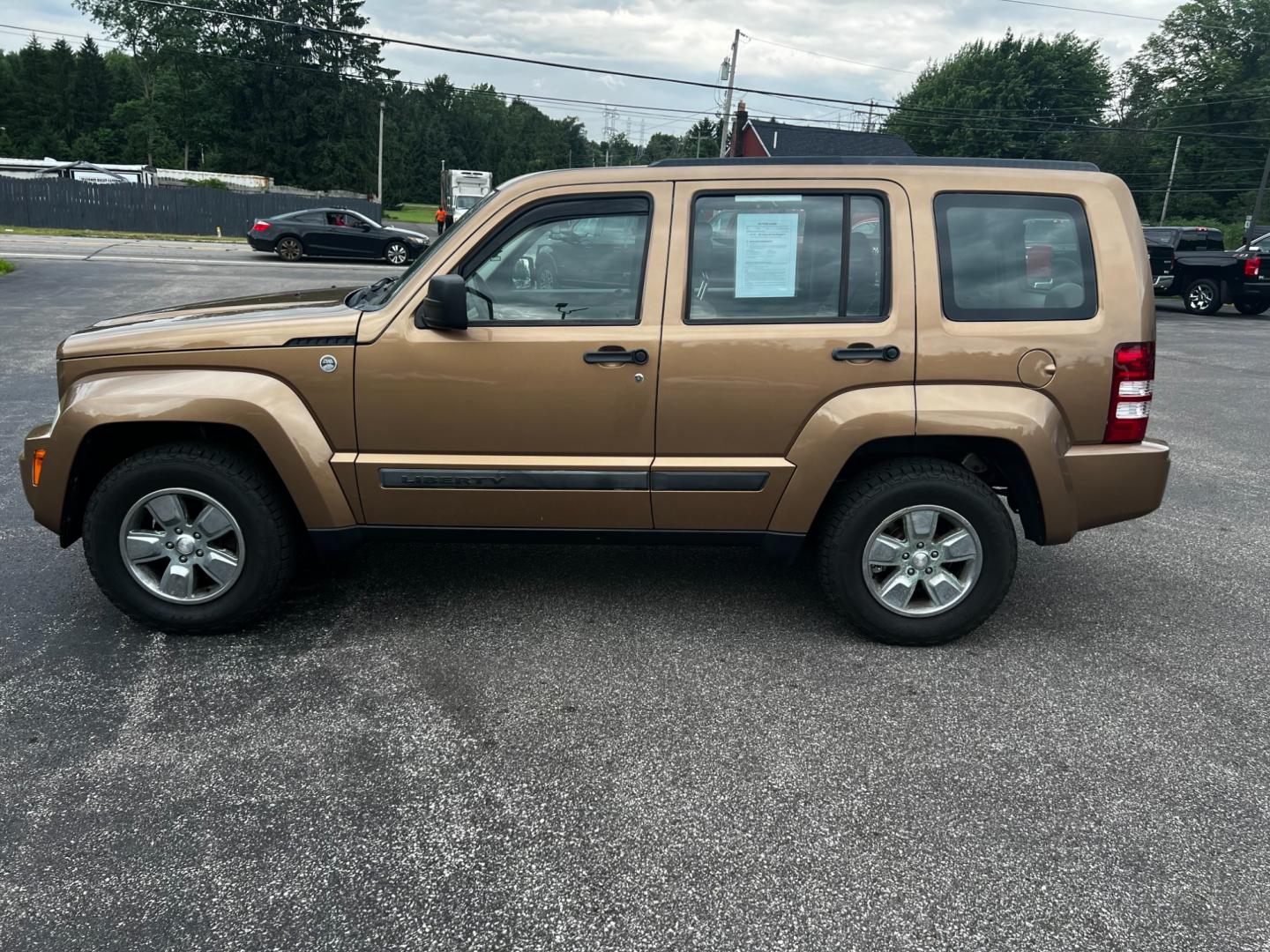 2012 Brown /Gray Jeep Liberty Sport 4WD (1C4PJMAK4CW) with an 3.7L V6 SOHC 12V engine, 4-Speed Automatic transmission, located at 547 E. Main St., Orwell, OH, 44076, (440) 437-5893, 41.535435, -80.847855 - This 2012 Jeep Liberty Sport is a reliable and capable off-road vehicle, featuring a 3.7-liter SOHC V6 engine and a 4-speed automatic transmission. With Trail Rated capability, it can handle tough terrain and inclement weather conditions. The dusk-sensing headlights adjust to changing light conditio - Photo#20