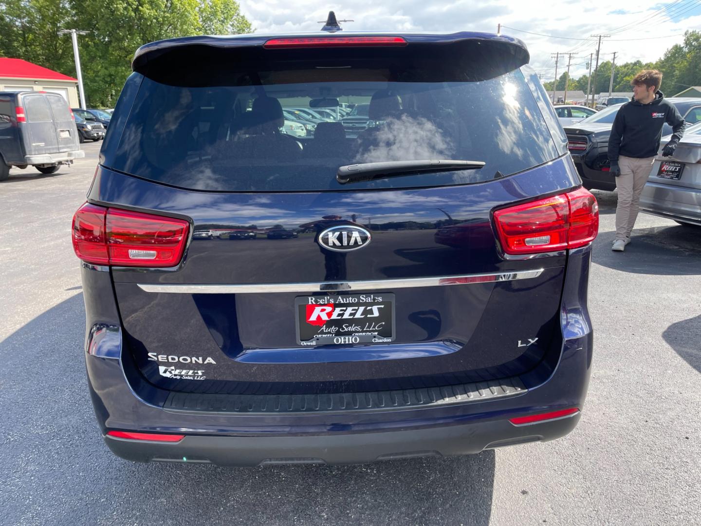 2020 Blue /Tan Kia Sedona LX (KNDMB5C12L6) with an 3.3L V6 DOHC 24V engine, 8-Speed Automatic transmission, located at 547 E. Main St., Orwell, OH, 44076, (440) 437-5893, 41.535435, -80.847855 - Photo#9