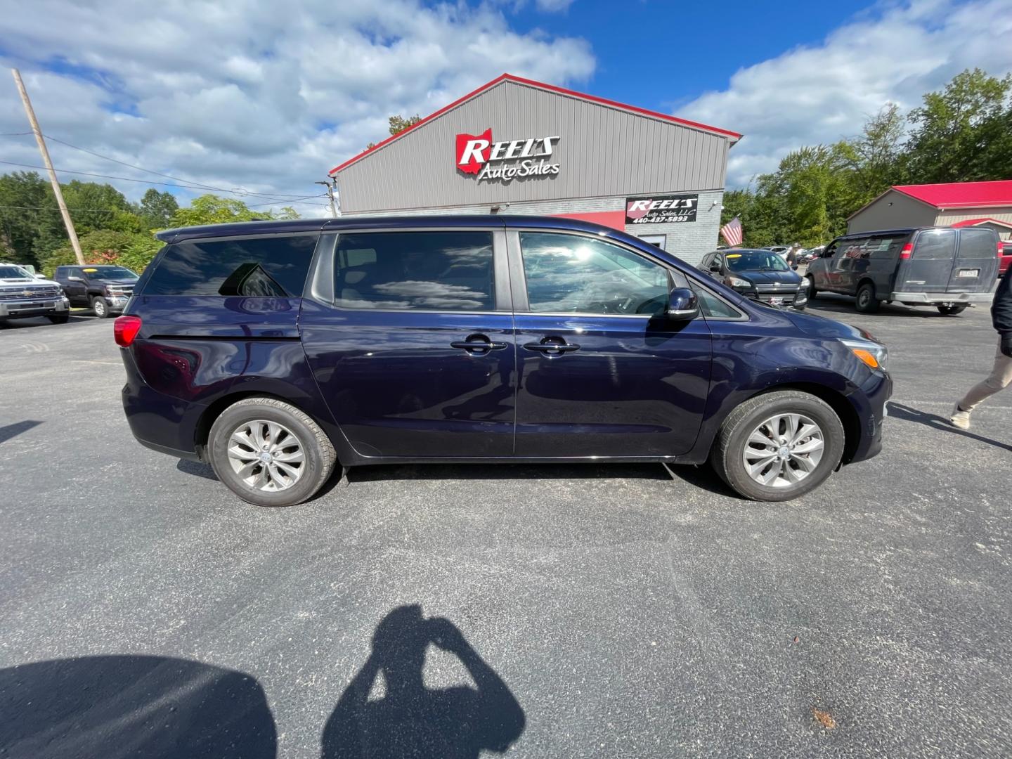 2020 Blue /Tan Kia Sedona LX (KNDMB5C12L6) with an 3.3L V6 DOHC 24V engine, 8-Speed Automatic transmission, located at 547 E. Main St., Orwell, OH, 44076, (440) 437-5893, 41.535435, -80.847855 - Photo#6