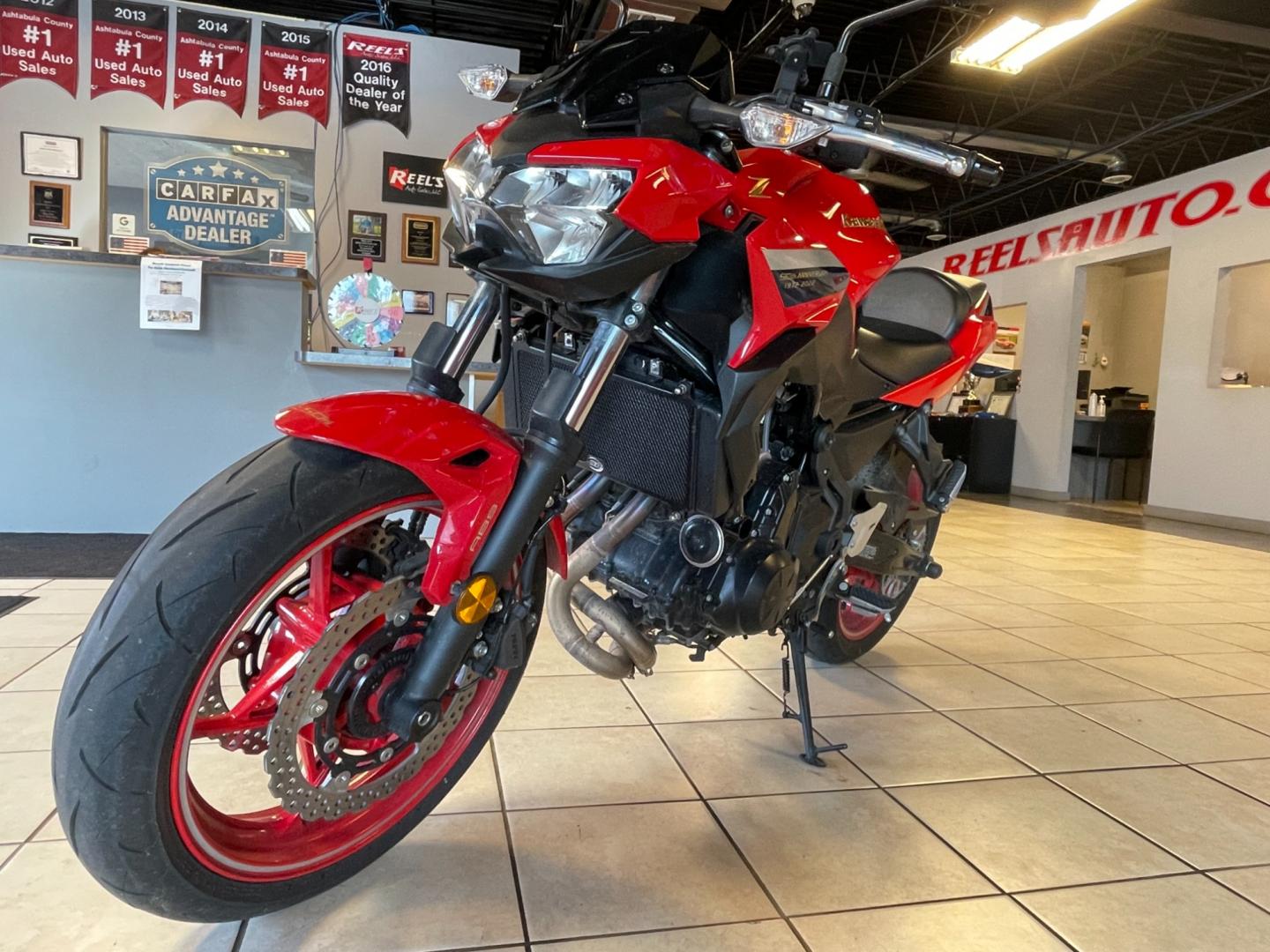 2022 Red /Black Kawasaki Z650 - (ML5EREK1XND) with an 649CC 4-stroke, 2-cylinder, DOHC, liquid-cooled engine, 6 Speed Return Shift transmission, located at 547 E. Main St., Orwell, OH, 44076, (440) 437-5893, 41.535435, -80.847855 - Photo#2