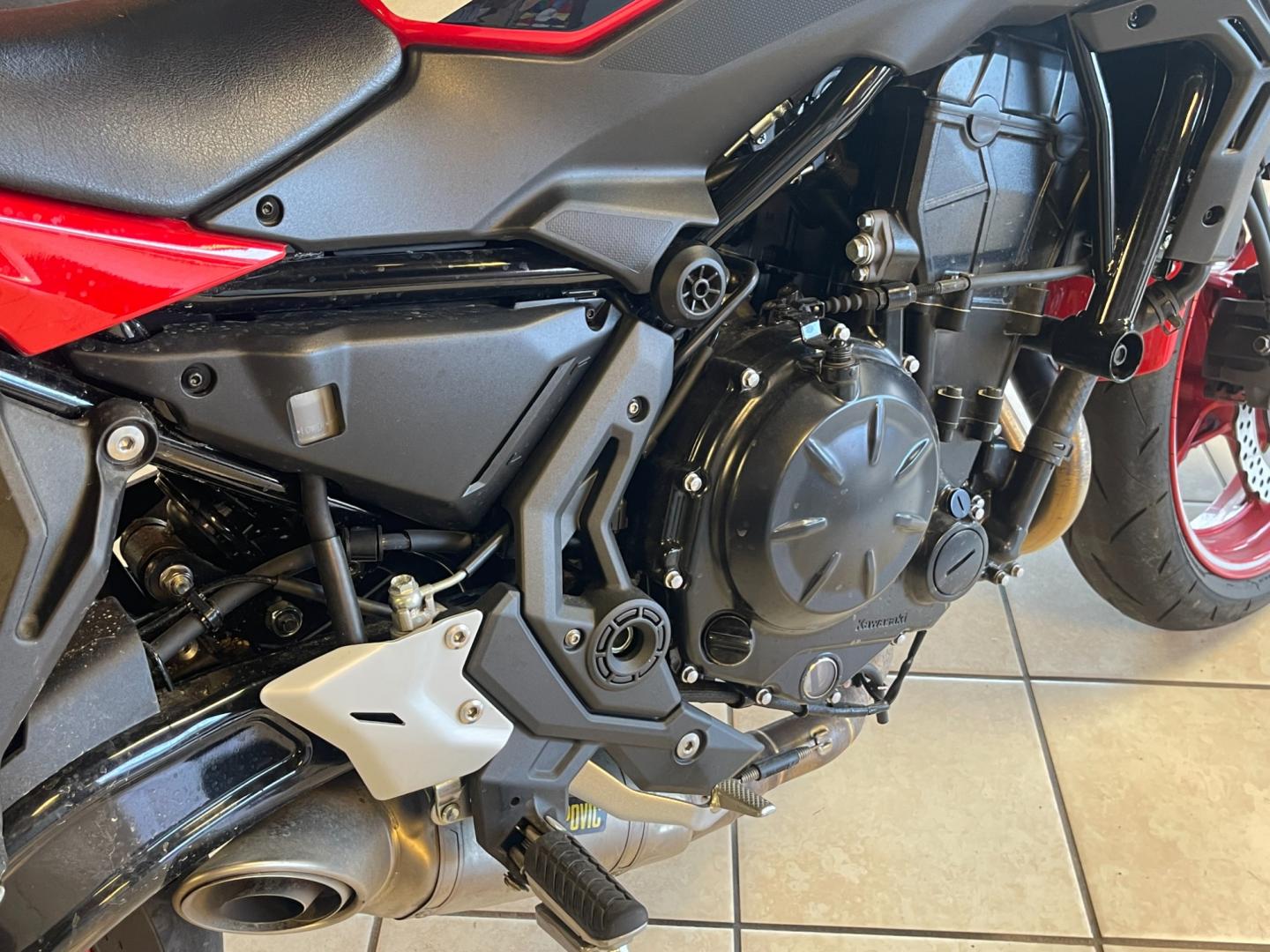 2022 Red /Black Kawasaki Z650 - (ML5EREK1XND) with an 649CC 4-stroke, 2-cylinder, DOHC, liquid-cooled engine, 6 Speed Return Shift transmission, located at 547 E. Main St., Orwell, OH, 44076, (440) 437-5893, 41.535435, -80.847855 - Photo#5