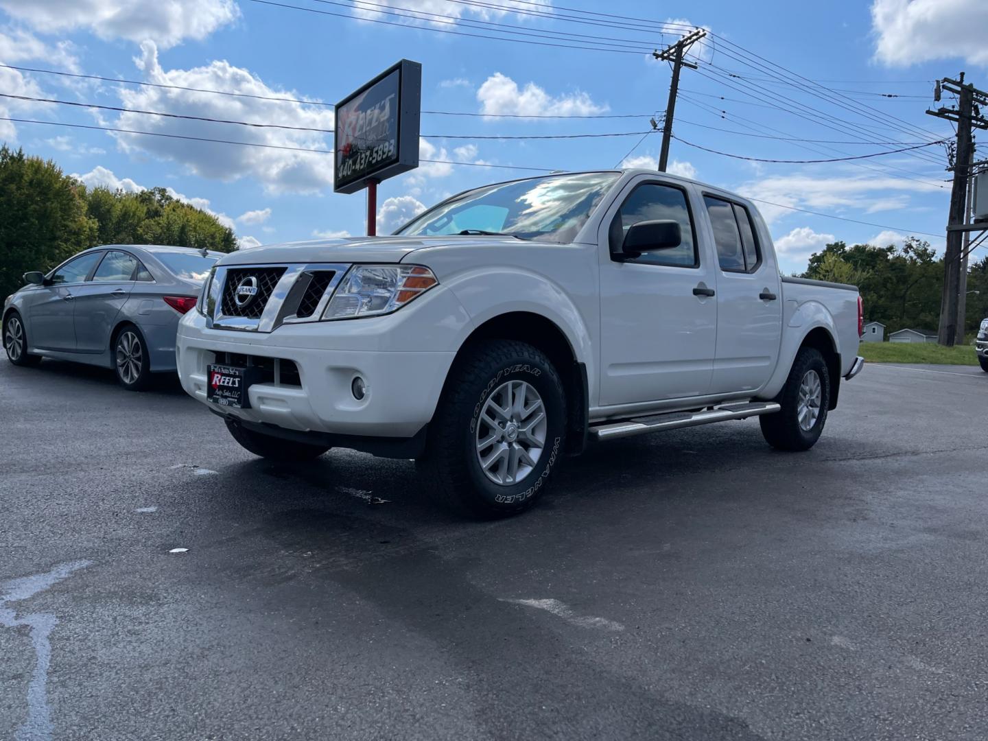 2016 White /Gray Nissan Frontier SV Crew Cab 5AT 4WD (1N6AD0EV2GN) with an 4.0L V6 DOHC 24V engine, 5A transmission, located at 547 E. Main St., Orwell, OH, 44076, (440) 437-5893, 41.535435, -80.847855 - Photo#0