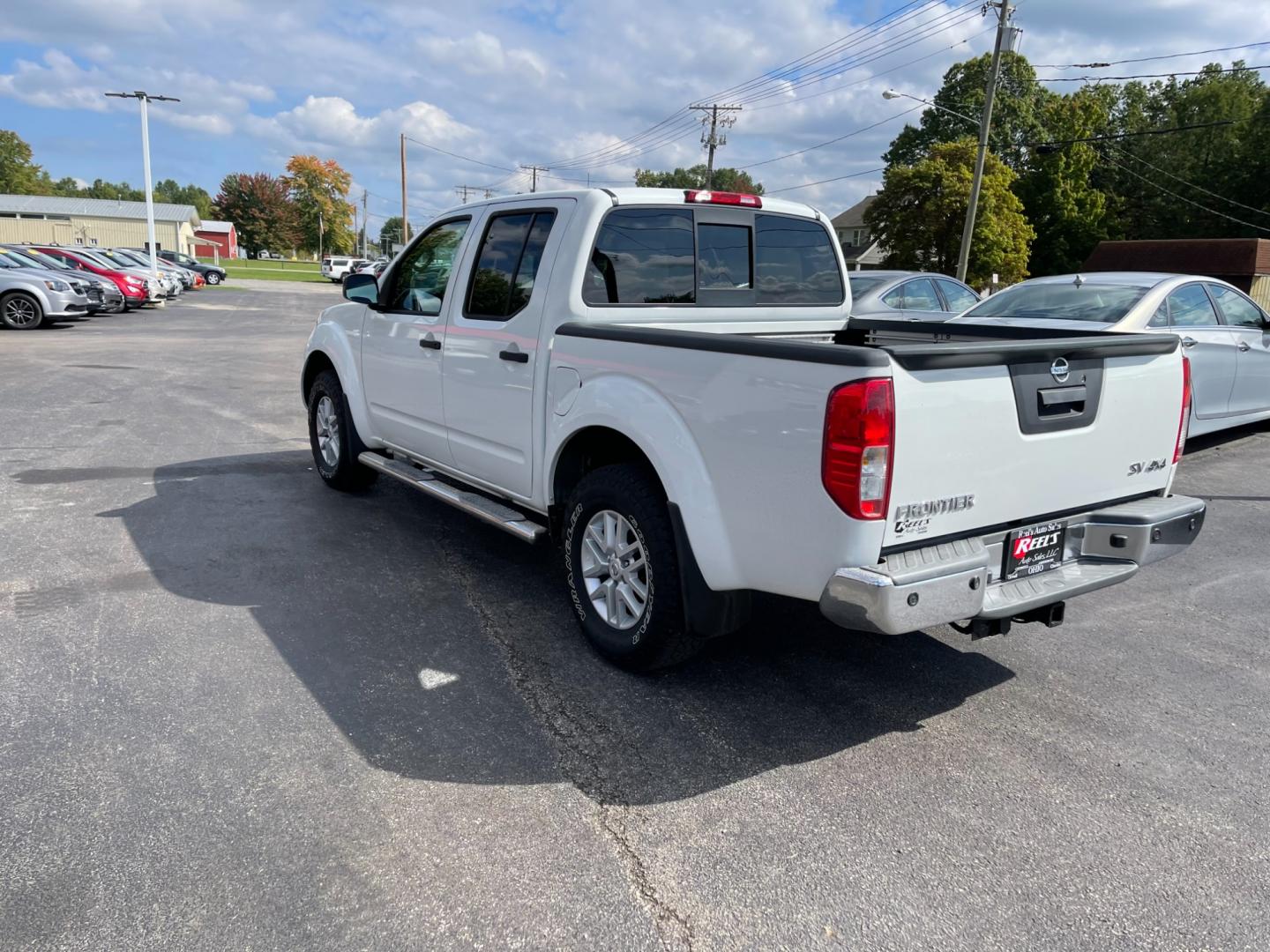 2016 White /Gray Nissan Frontier SV Crew Cab 5AT 4WD (1N6AD0EV2GN) with an 4.0L V6 DOHC 24V engine, 5A transmission, located at 547 E. Main St., Orwell, OH, 44076, (440) 437-5893, 41.535435, -80.847855 - Photo#12