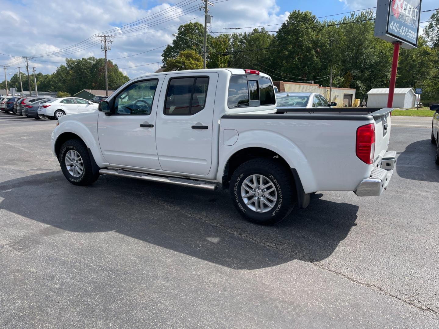 2016 White /Gray Nissan Frontier SV Crew Cab 5AT 4WD (1N6AD0EV2GN) with an 4.0L V6 DOHC 24V engine, 5A transmission, located at 547 E. Main St., Orwell, OH, 44076, (440) 437-5893, 41.535435, -80.847855 - Photo#13