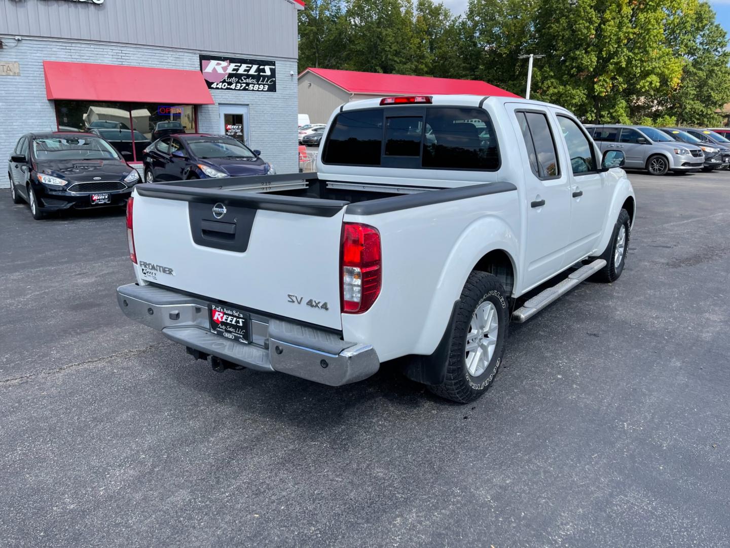 2016 White /Gray Nissan Frontier SV Crew Cab 5AT 4WD (1N6AD0EV2GN) with an 4.0L V6 DOHC 24V engine, 5A transmission, located at 547 E. Main St., Orwell, OH, 44076, (440) 437-5893, 41.535435, -80.847855 - Photo#8