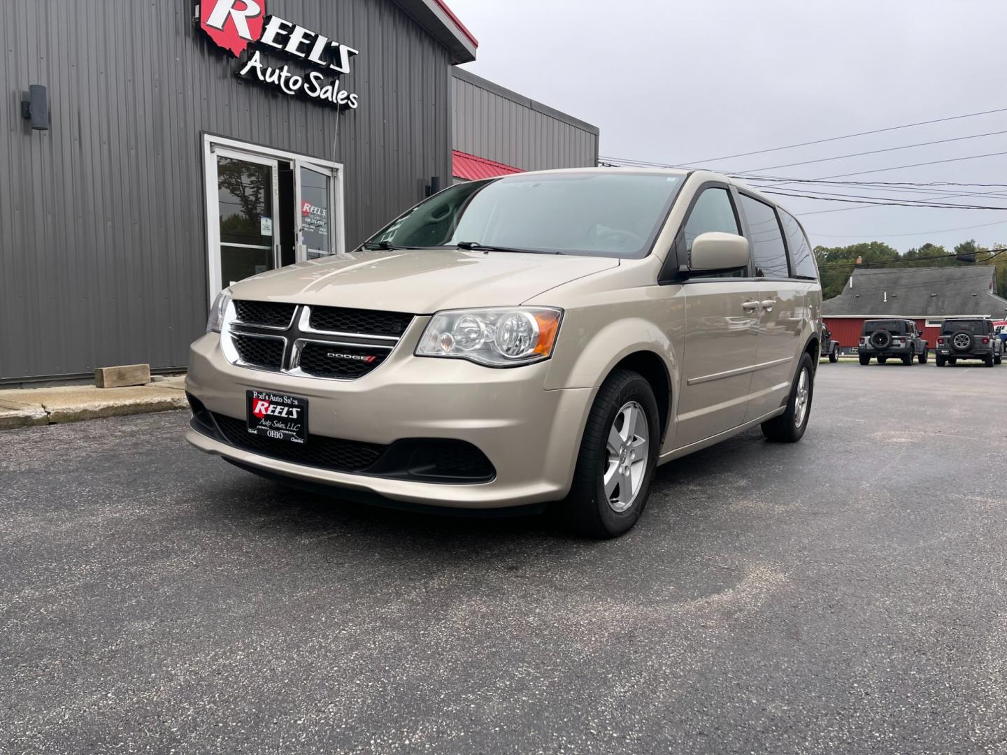 2012 Gold /Black Dodge Grand Caravan SXT (2C4RDGCG7CR) with an 3.6L V6 DOHC 24V engine, 6-Speed Automatic transmission, located at 547 E. Main St., Orwell, OH, 44076, (440) 437-5893, 41.535435, -80.847855 - Photo#0