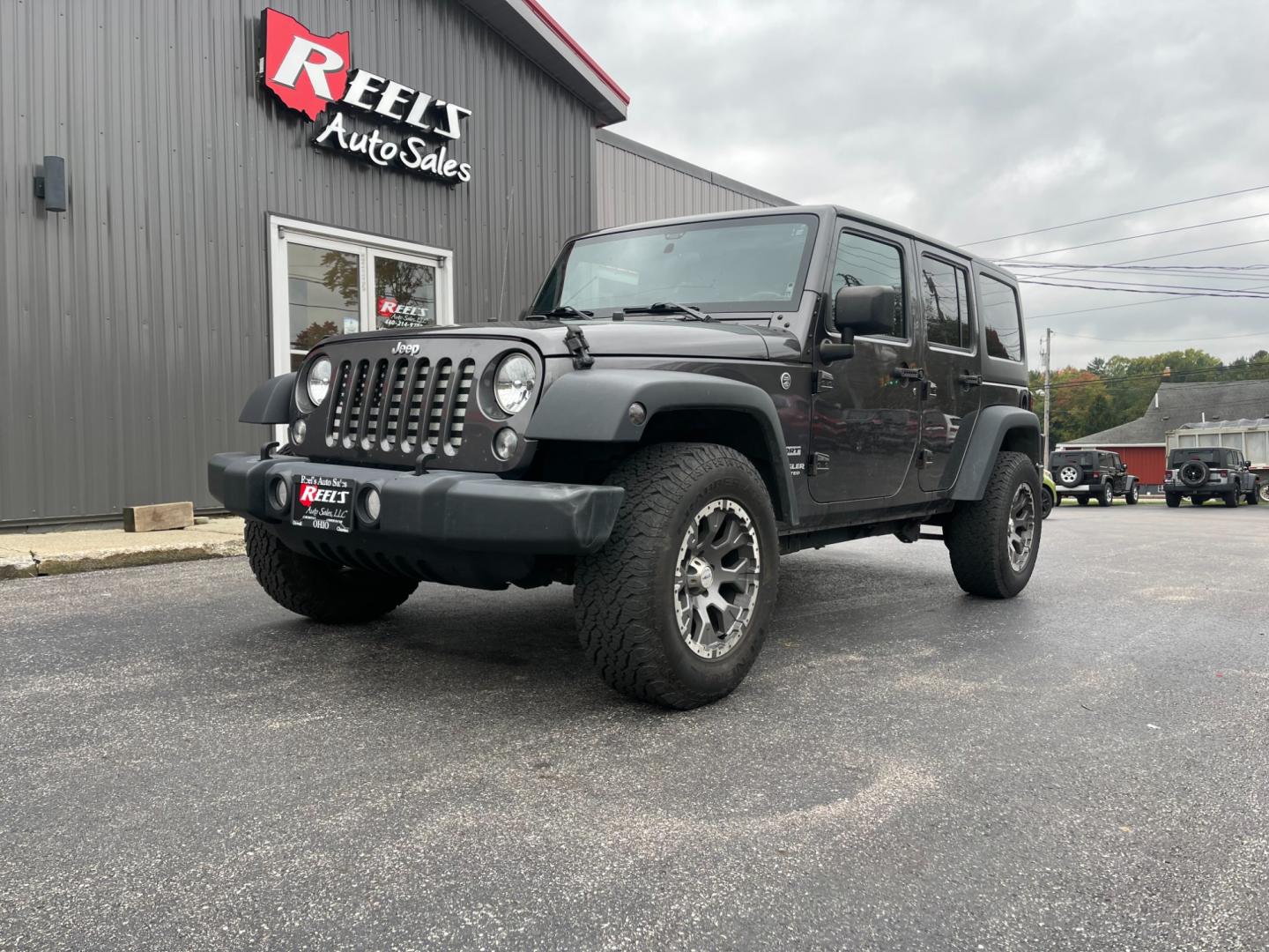 2017 Gray /Black Jeep Wrangler Unlimited Sport 4WD (1C4BJWDG3HL) with an 3.6L V6 DOHC 24V engine, 5 Speed Auto transmission, located at 547 E. Main St., Orwell, OH, 44076, (440) 437-5893, 41.535435, -80.847855 - Photo#0