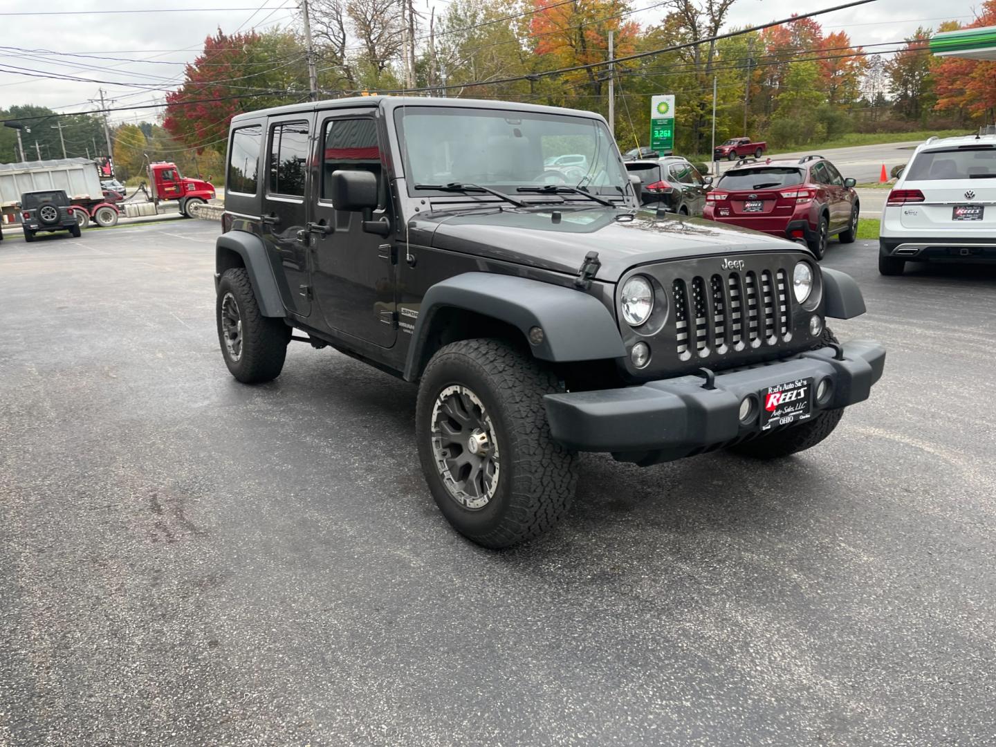 2017 Gray /Black Jeep Wrangler Unlimited Sport 4WD (1C4BJWDG3HL) with an 3.6L V6 DOHC 24V engine, 5 Speed Auto transmission, located at 547 E. Main St., Orwell, OH, 44076, (440) 437-5893, 41.535435, -80.847855 - Photo#3