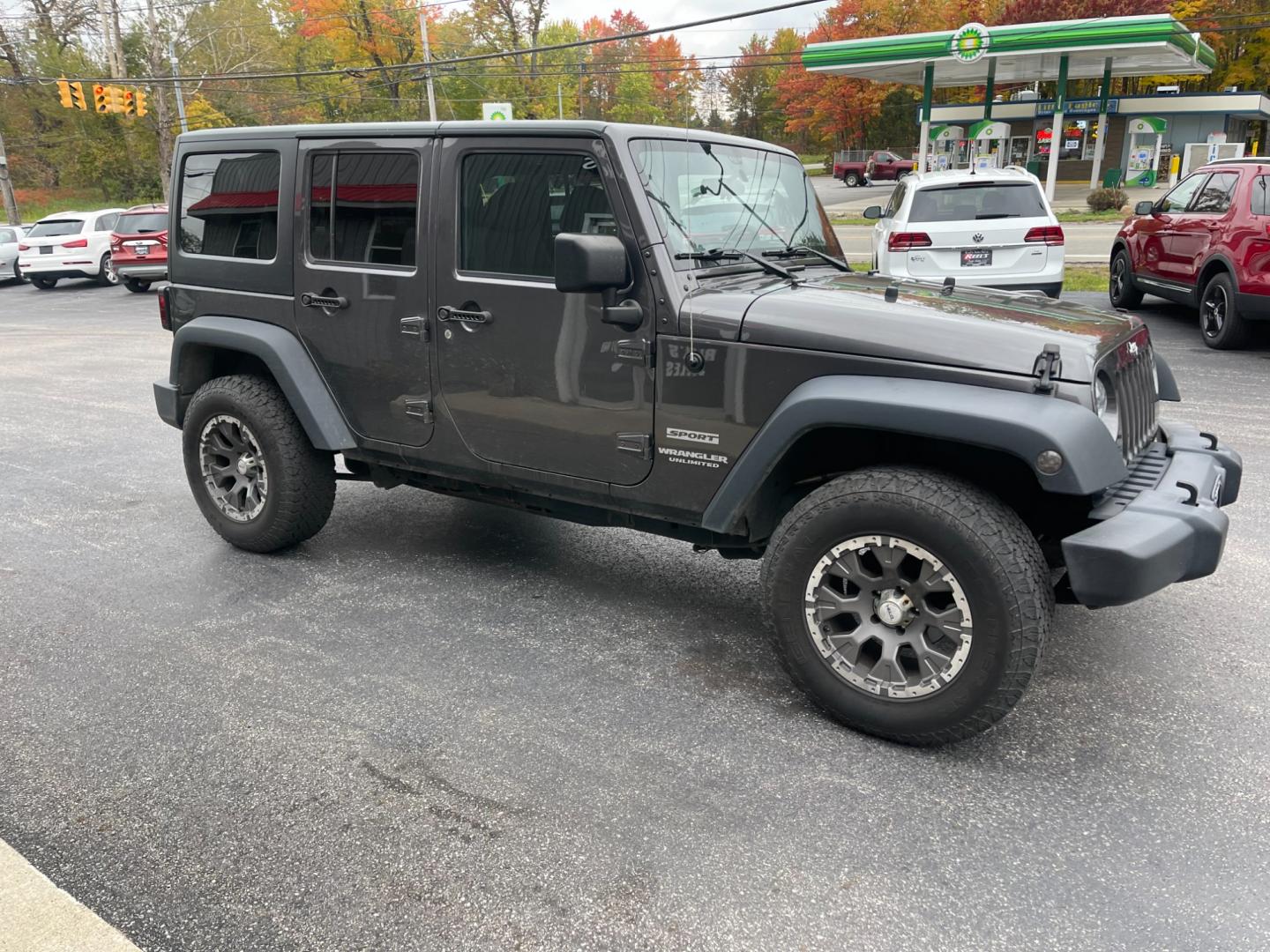 2017 Gray /Black Jeep Wrangler Unlimited Sport 4WD (1C4BJWDG3HL) with an 3.6L V6 DOHC 24V engine, 5 Speed Auto transmission, located at 547 E. Main St., Orwell, OH, 44076, (440) 437-5893, 41.535435, -80.847855 - Photo#4