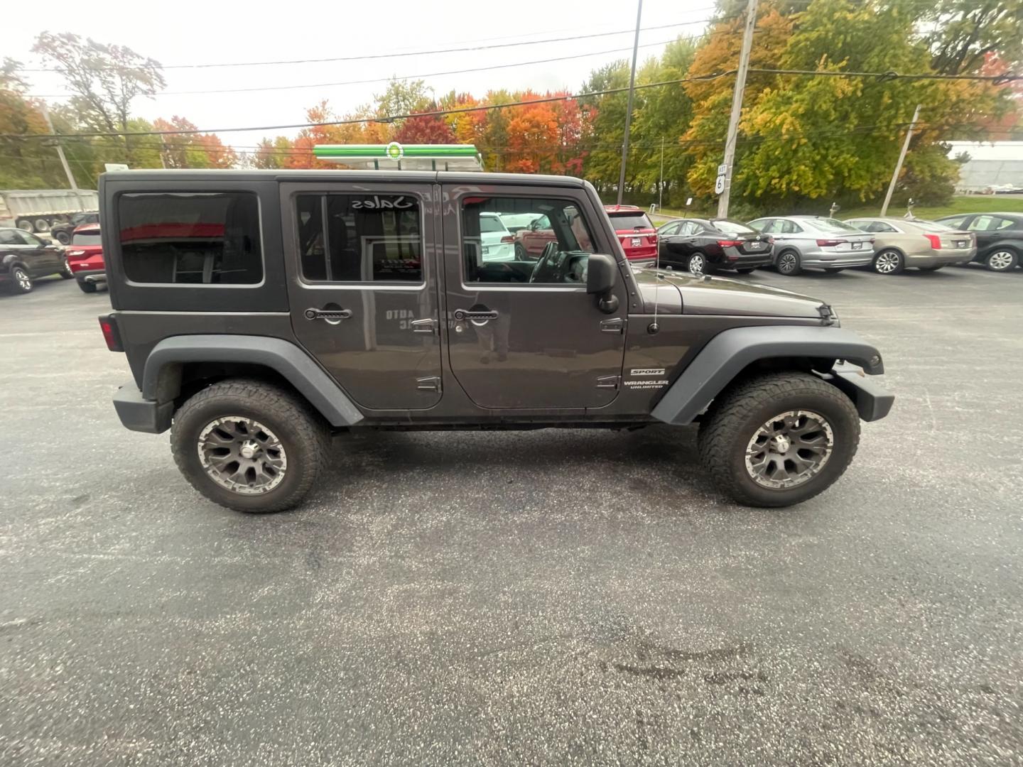 2017 Gray /Black Jeep Wrangler Unlimited Sport 4WD (1C4BJWDG3HL) with an 3.6L V6 DOHC 24V engine, 5 Speed Auto transmission, located at 547 E. Main St., Orwell, OH, 44076, (440) 437-5893, 41.535435, -80.847855 - Photo#7