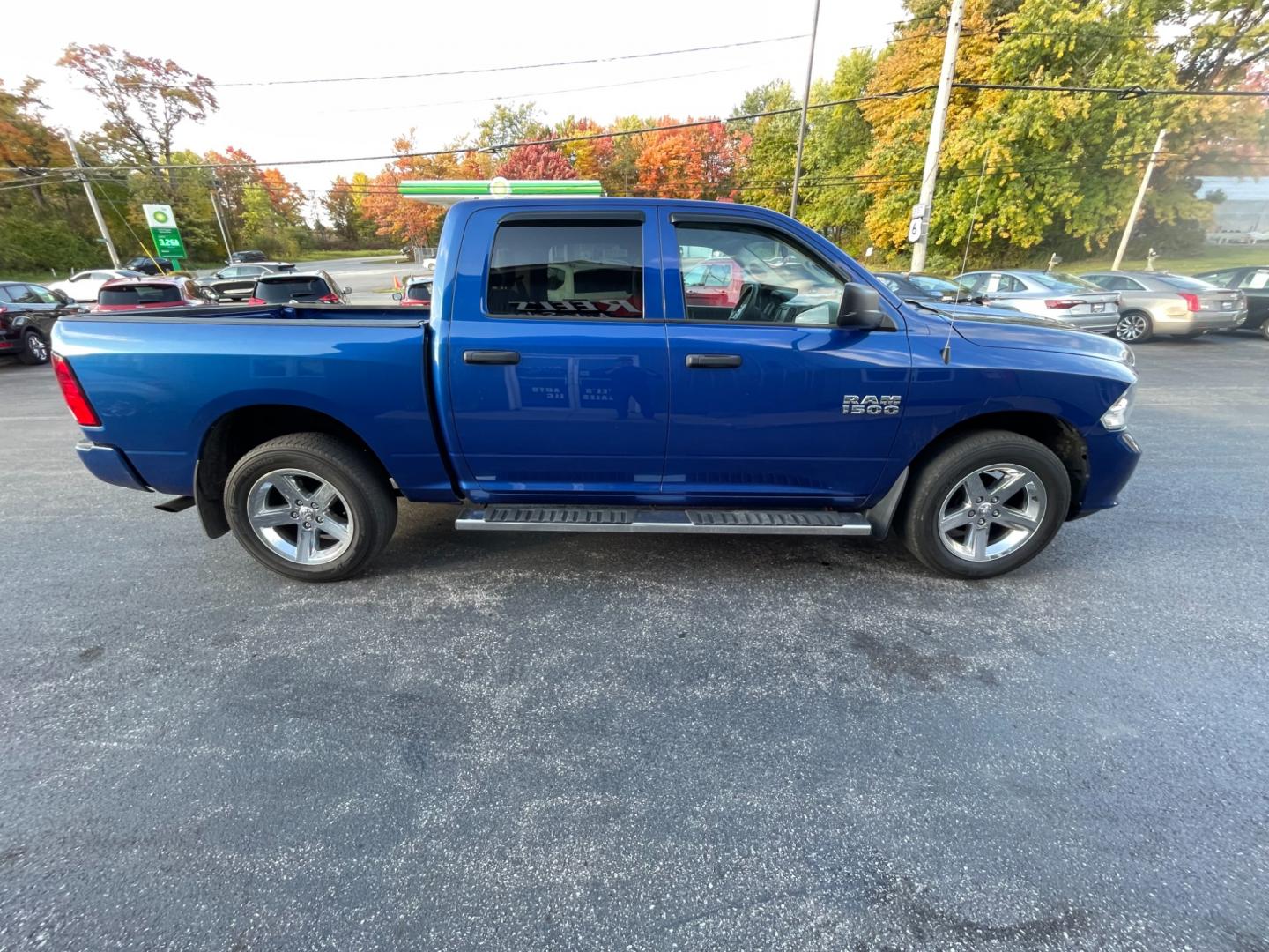 2018 Blue /Black RAM 1500 Express Crew Cab SWB 4WD (3C6RR7KG3JG) with an 3.6L V6 DOHC 24V FFV engine, 8A transmission, located at 547 E. Main St., Orwell, OH, 44076, (440) 437-5893, 41.535435, -80.847855 - Photo#7