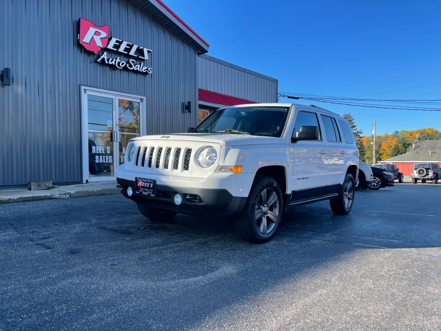 2016 White /Black Jeep Patriot Sport SE 4WD (1C4NJRBB8GD) with an 2.4L I4 DOHC 16V engine, 6-Speed Automatic transmission, located at 11115 Chardon Rd. , Chardon, OH, 44024, (440) 214-9705, 41.580246, -81.241943 - Photo#0