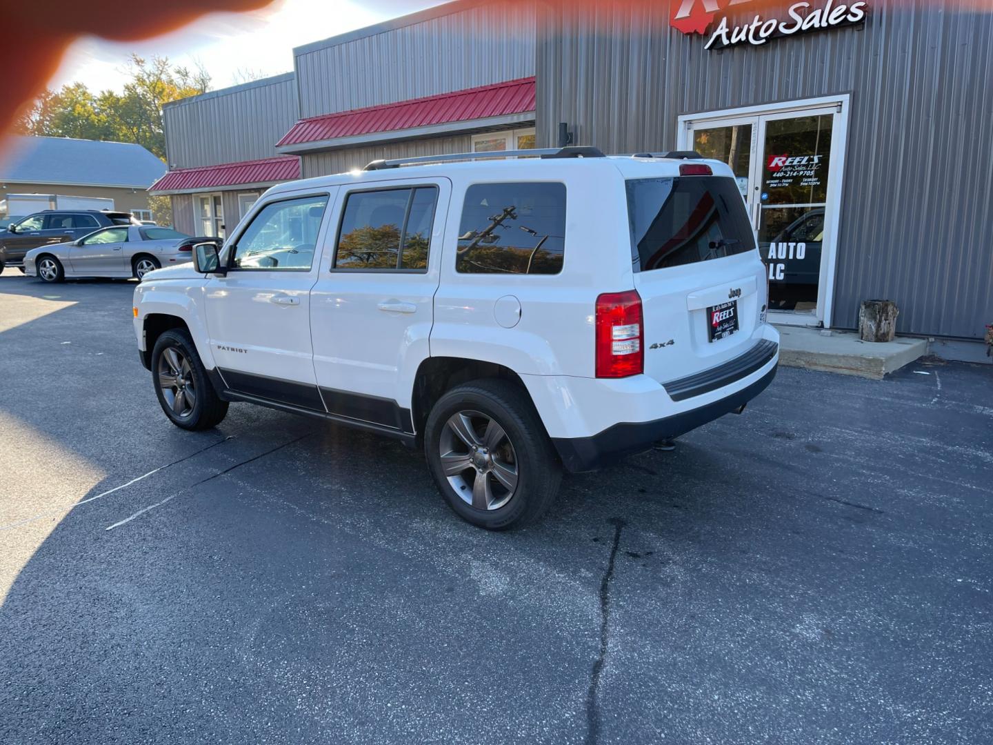 2016 White /Black Jeep Patriot Sport SE 4WD (1C4NJRBB8GD) with an 2.4L I4 DOHC 16V engine, 6-Speed Automatic transmission, located at 11115 Chardon Rd. , Chardon, OH, 44024, (440) 214-9705, 41.580246, -81.241943 - Photo#13