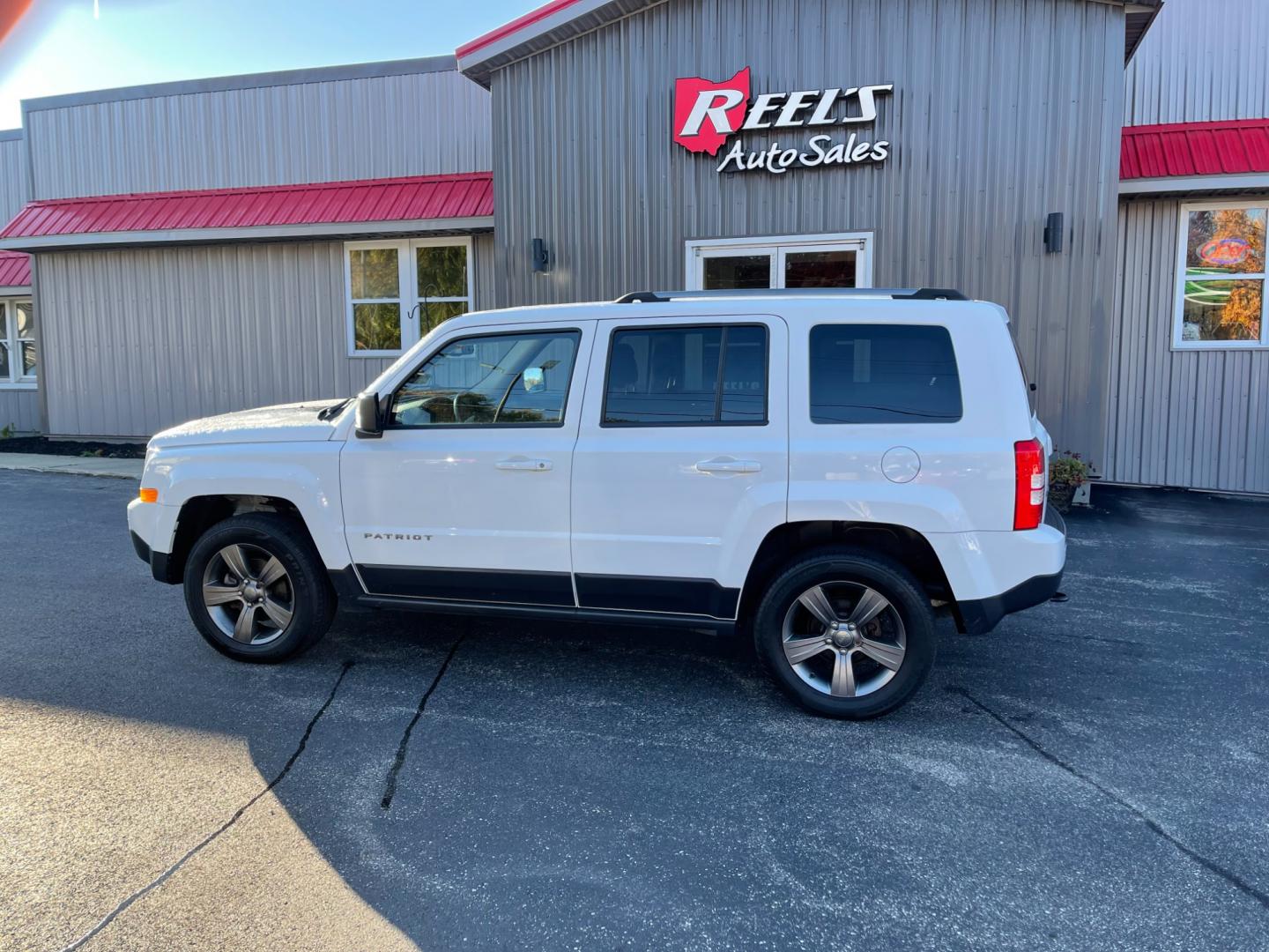 2016 White /Black Jeep Patriot Sport SE 4WD (1C4NJRBB8GD) with an 2.4L I4 DOHC 16V engine, 6-Speed Automatic transmission, located at 11115 Chardon Rd. , Chardon, OH, 44024, (440) 214-9705, 41.580246, -81.241943 - Photo#14