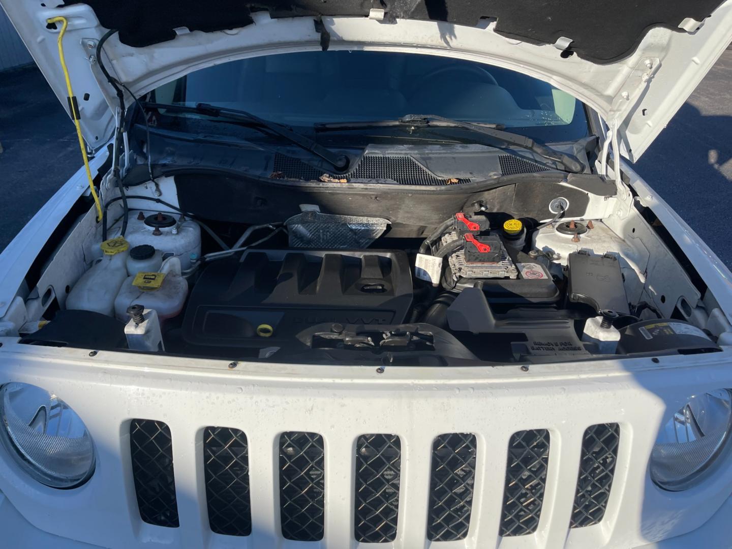 2016 White /Black Jeep Patriot Sport SE 4WD (1C4NJRBB8GD) with an 2.4L I4 DOHC 16V engine, 6-Speed Automatic transmission, located at 11115 Chardon Rd. , Chardon, OH, 44024, (440) 214-9705, 41.580246, -81.241943 - Photo#17