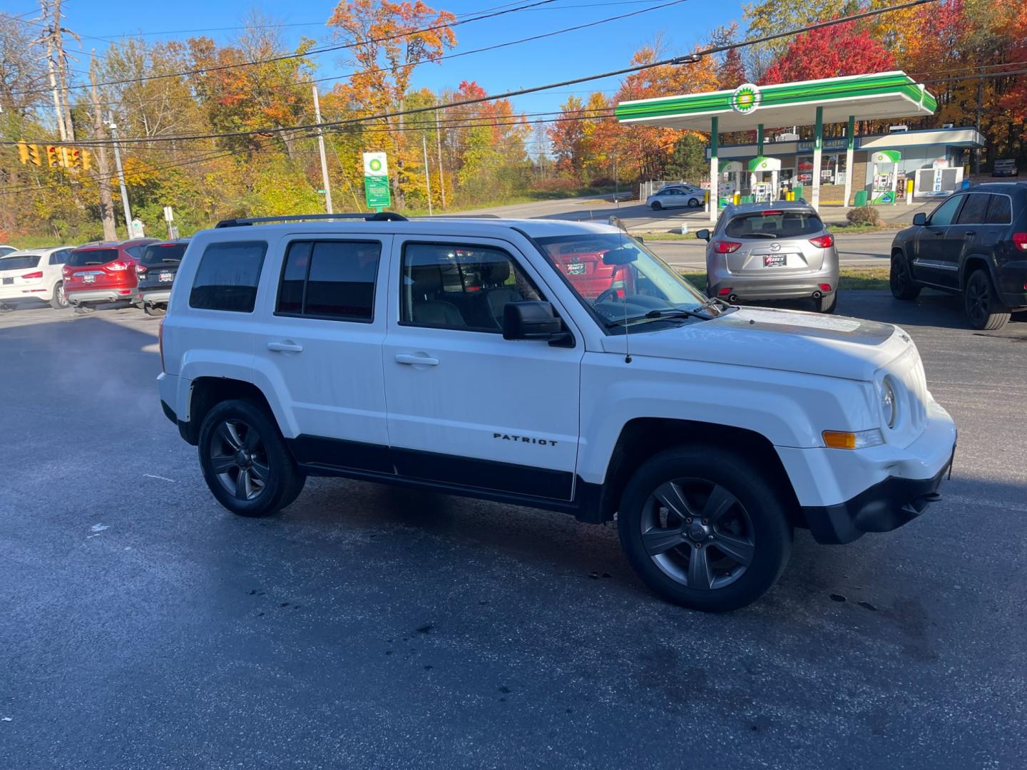 2016 White /Black Jeep Patriot Sport SE 4WD (1C4NJRBB8GD) with an 2.4L I4 DOHC 16V engine, 6-Speed Automatic transmission, located at 11115 Chardon Rd. , Chardon, OH, 44024, (440) 214-9705, 41.580246, -81.241943 - Photo#3